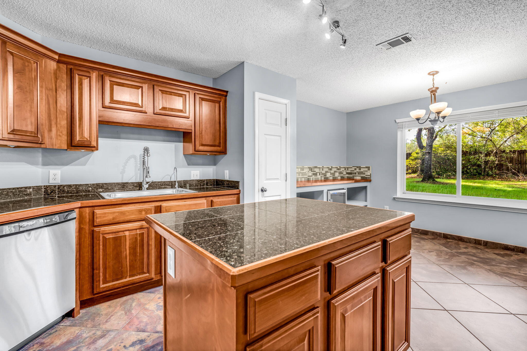 COUNTRY BREEZE ESTATES - Residential