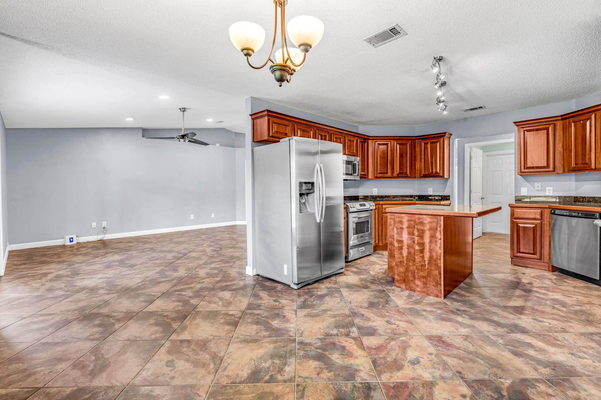 COUNTRY BREEZE ESTATES - Residential