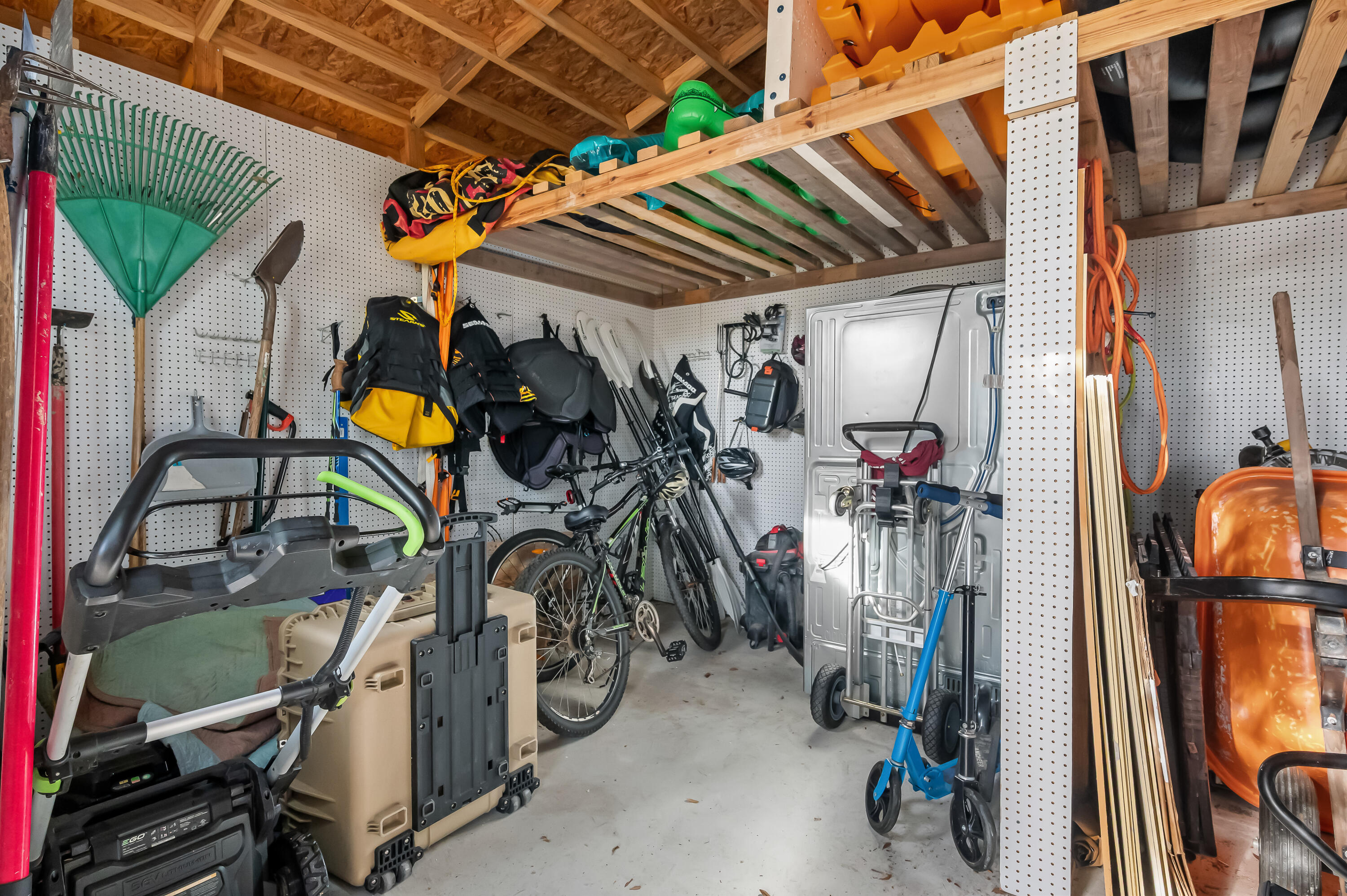 PINE LAKE - Residential