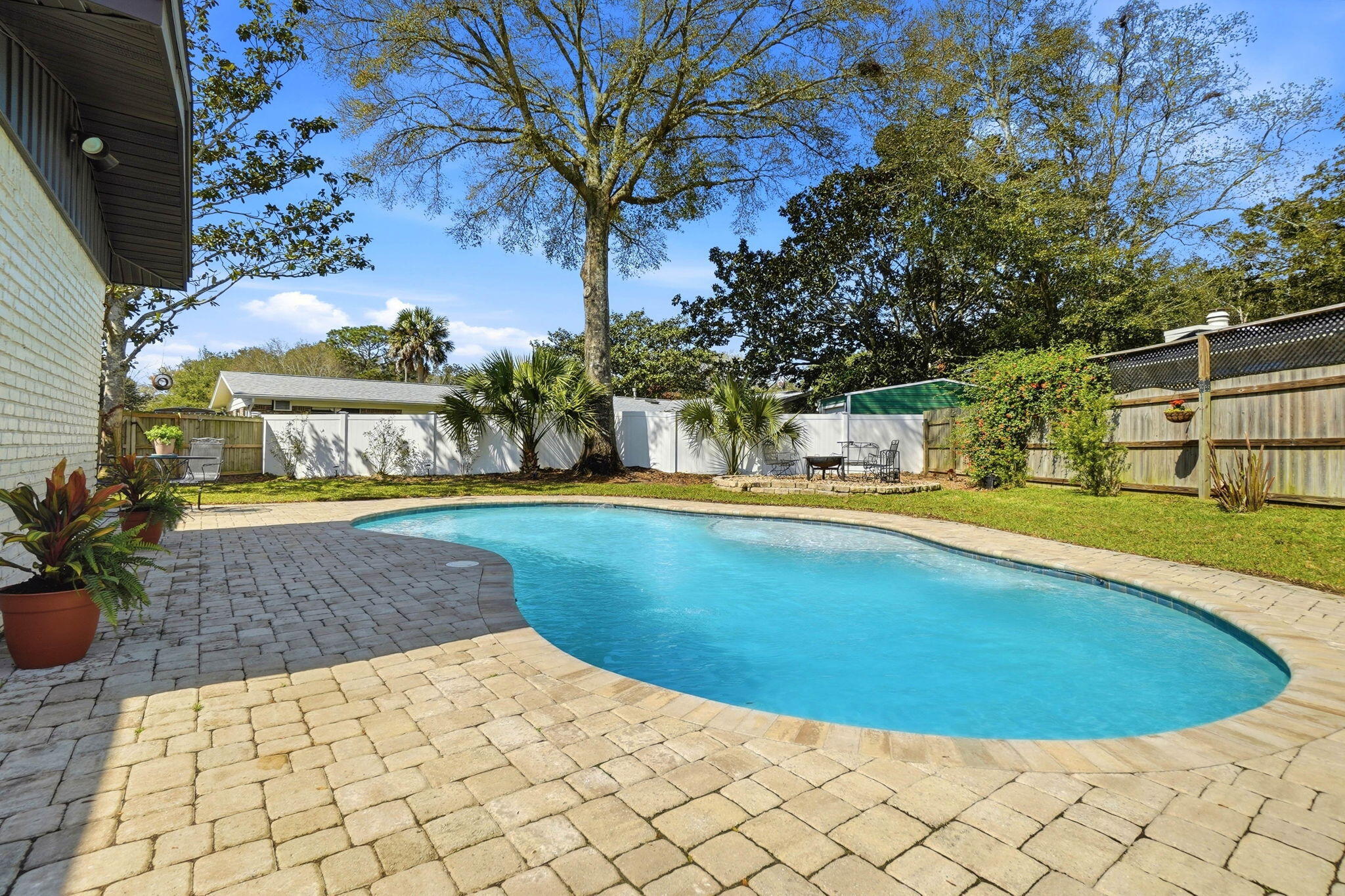 Country Club Est 1st Addn - Residential