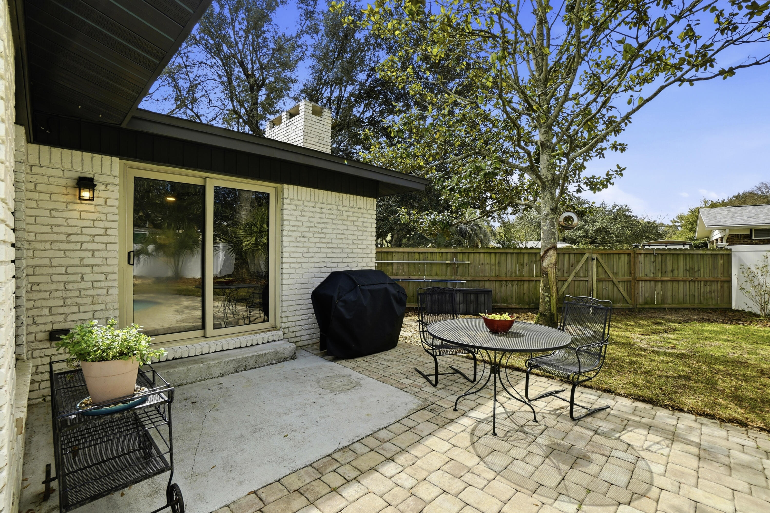 Country Club Est 1st Addn - Residential