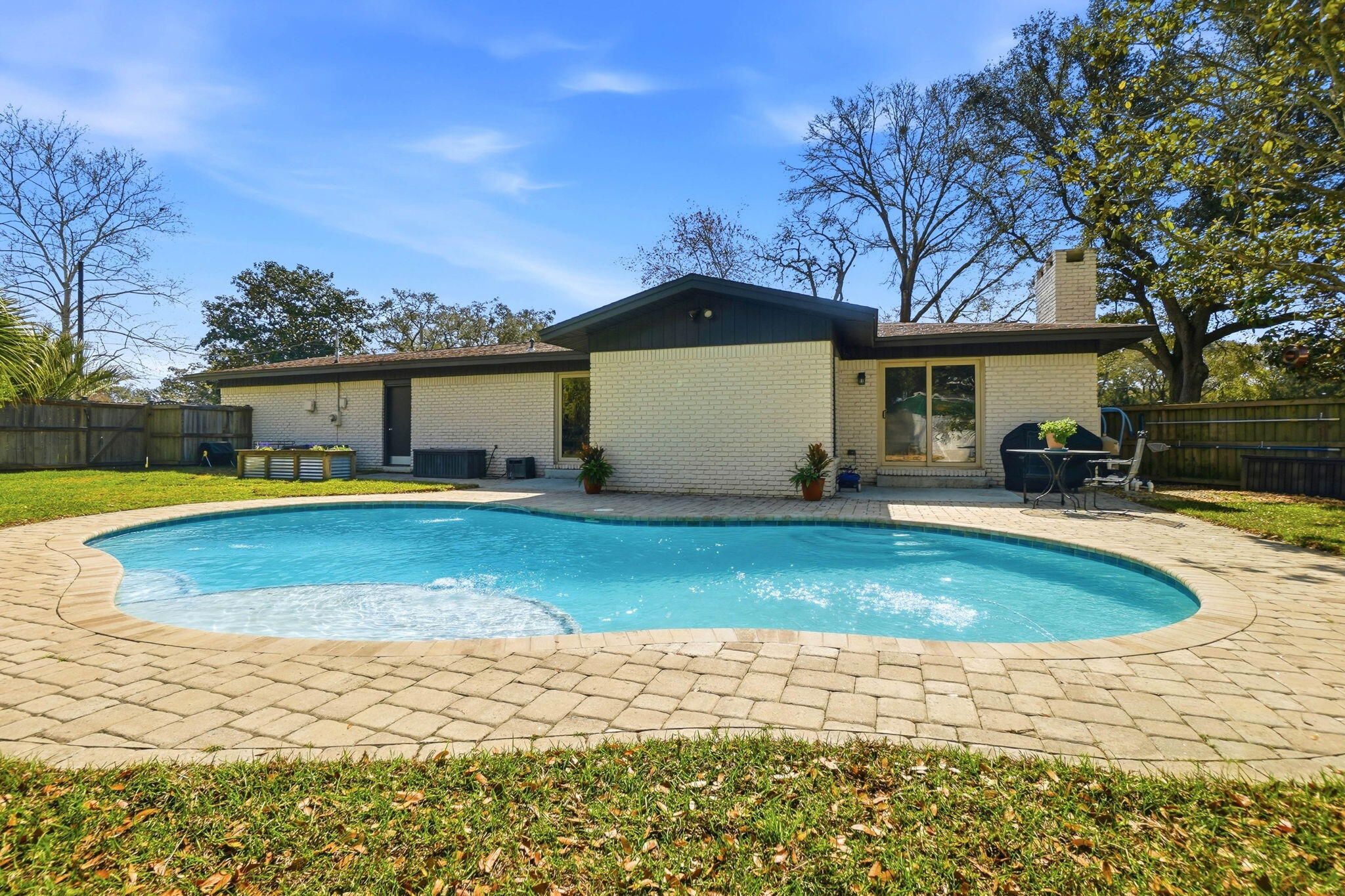 Country Club Est 1st Addn - Residential