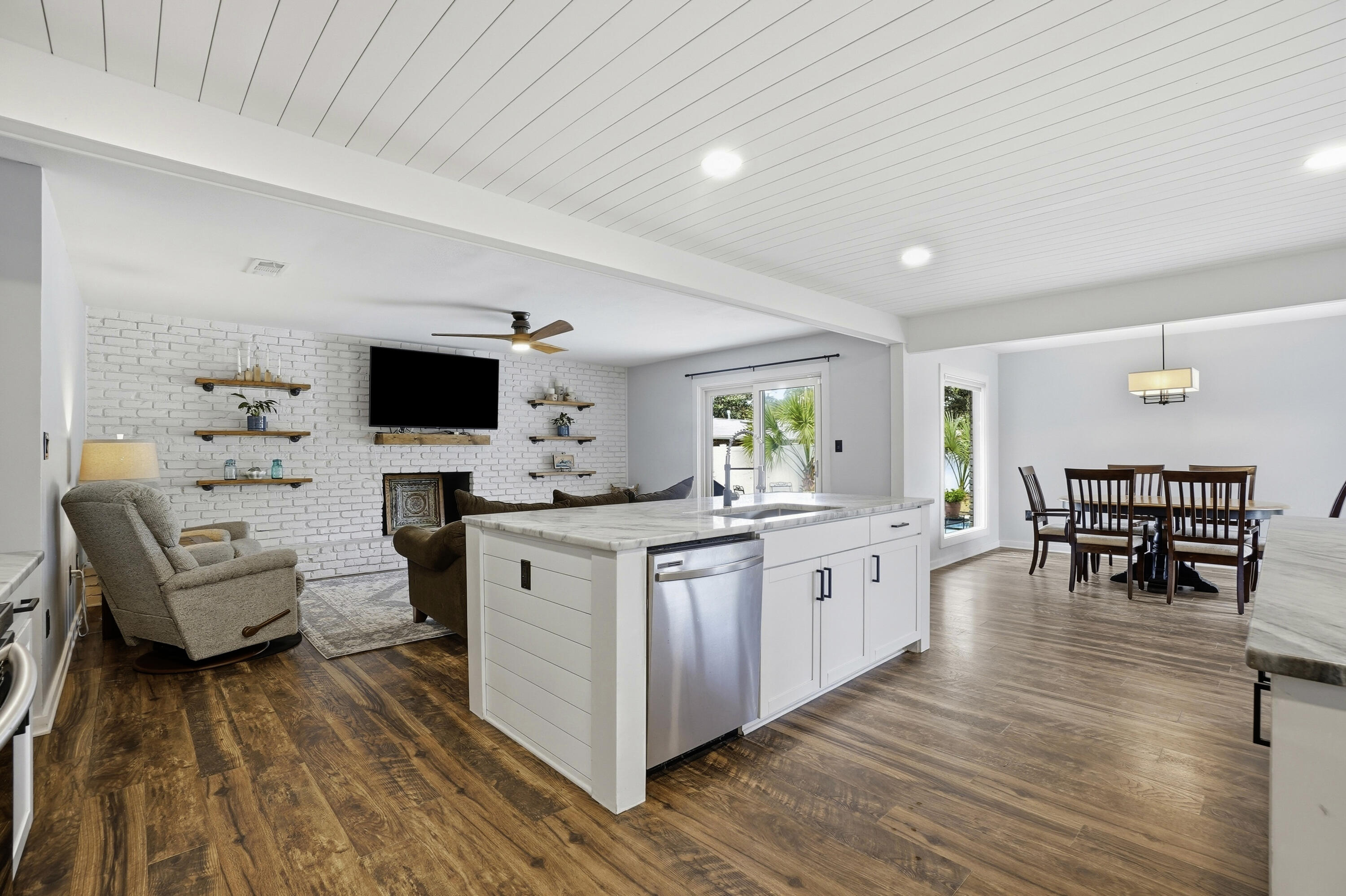 Country Club Est 1st Addn - Residential