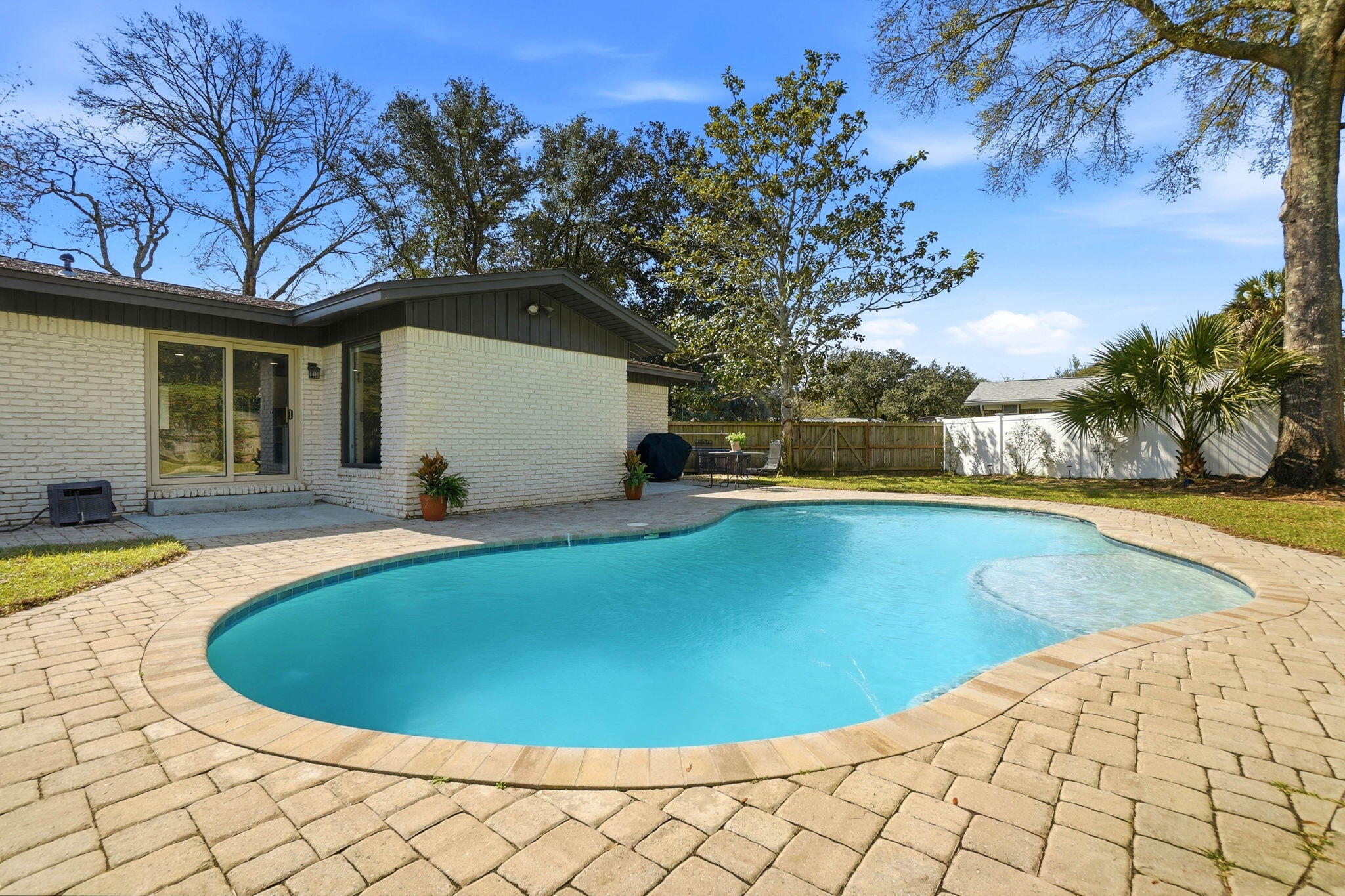 Country Club Est 1st Addn - Residential