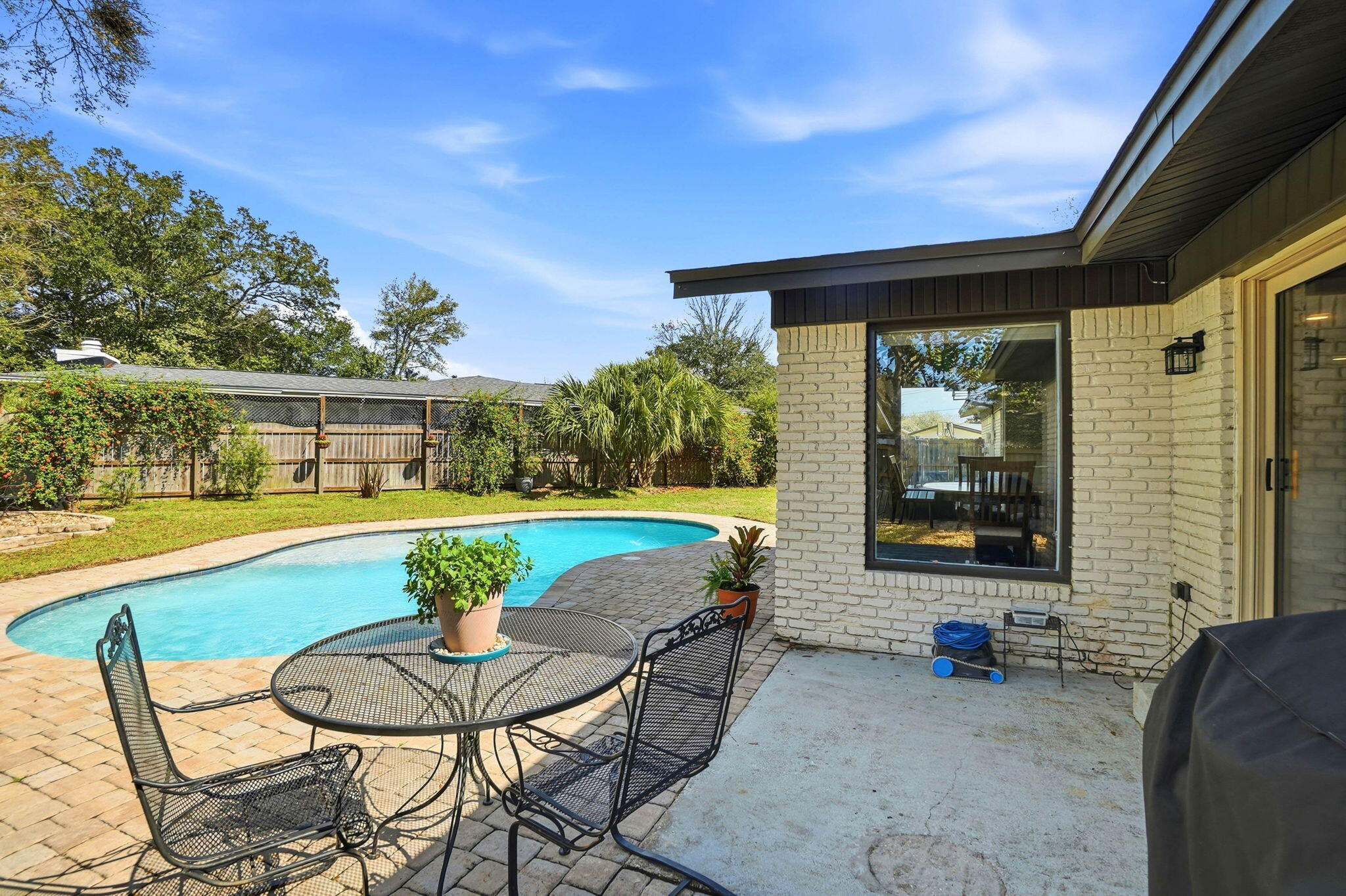 Country Club Est 1st Addn - Residential