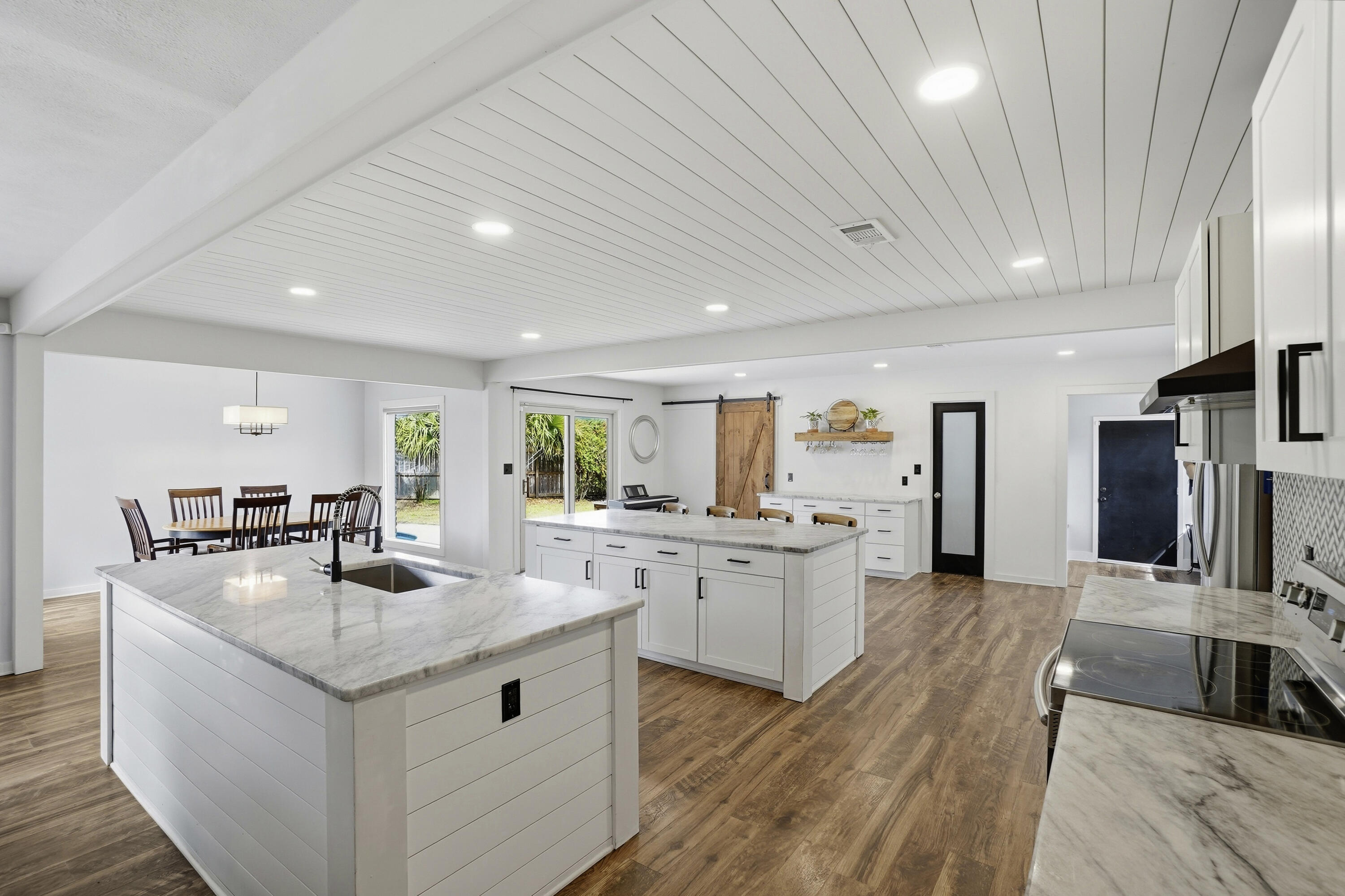 Country Club Est 1st Addn - Residential