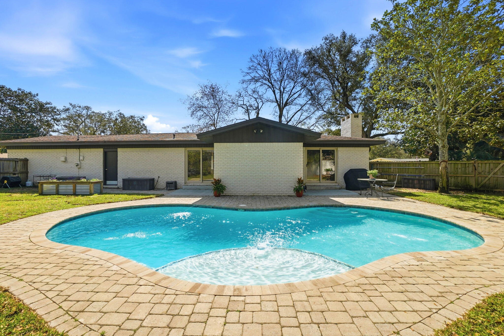 Country Club Est 1st Addn - Residential