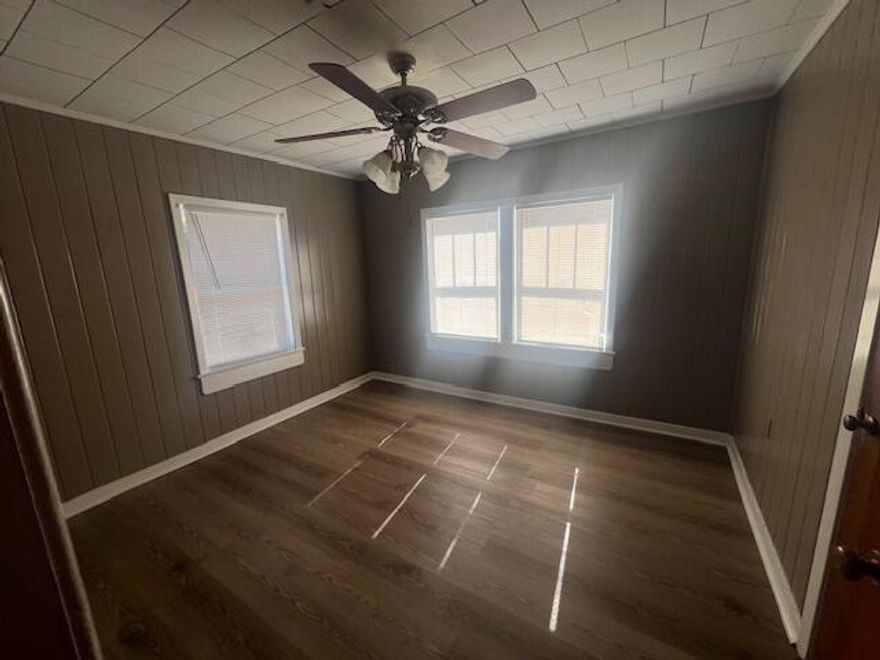 1 Bedroom 1 Bathroom centrally located in Fort Walton Beach. 
Property will be available on April 6, 2026. No Pets 
Mandatory Credit Check and Background.