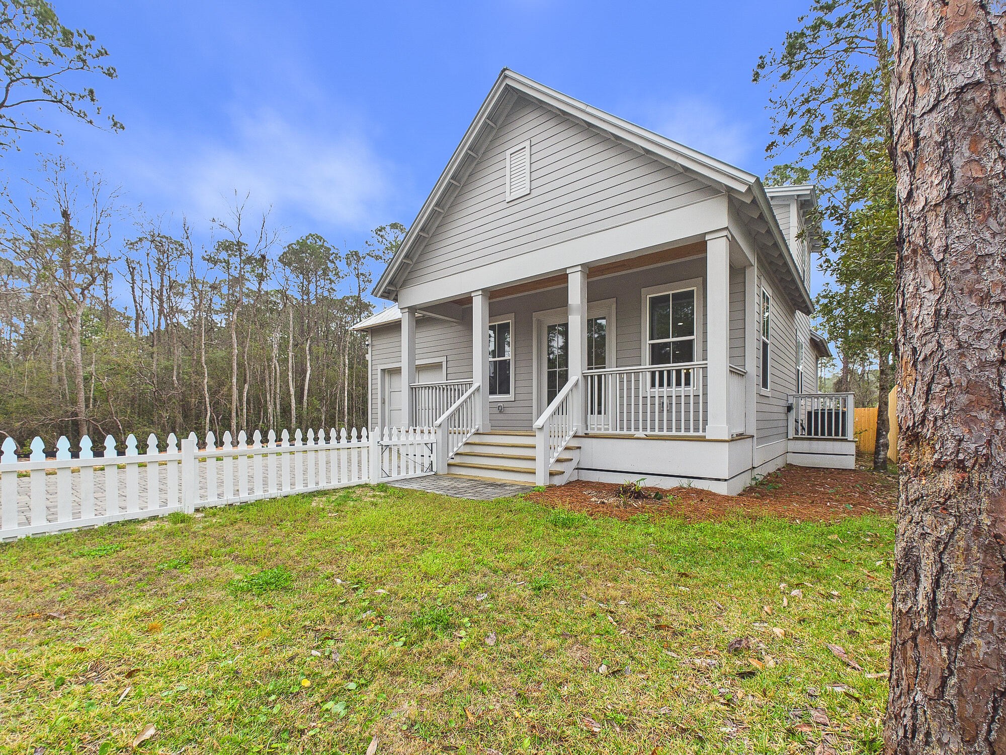 MAGNOLIA BEACH - Residential