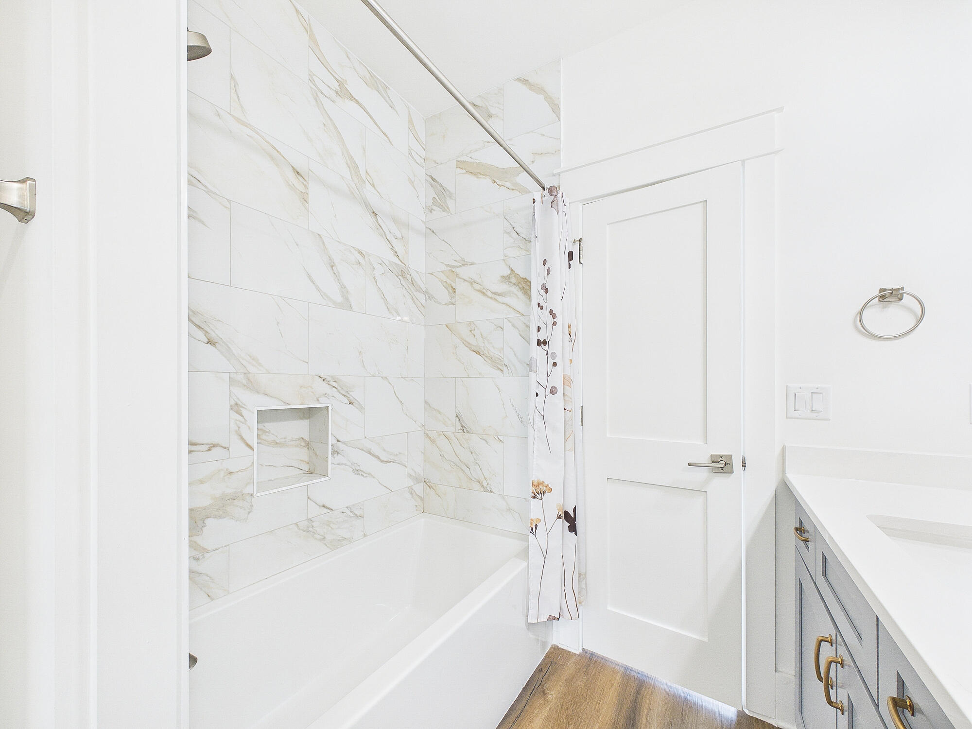 MAGNOLIA BEACH - Residential