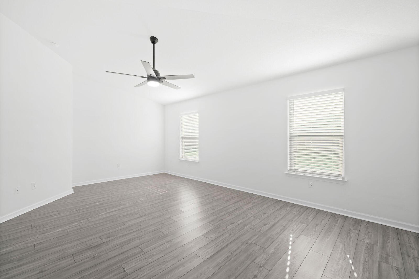 RIVERWALK - Residential Lease