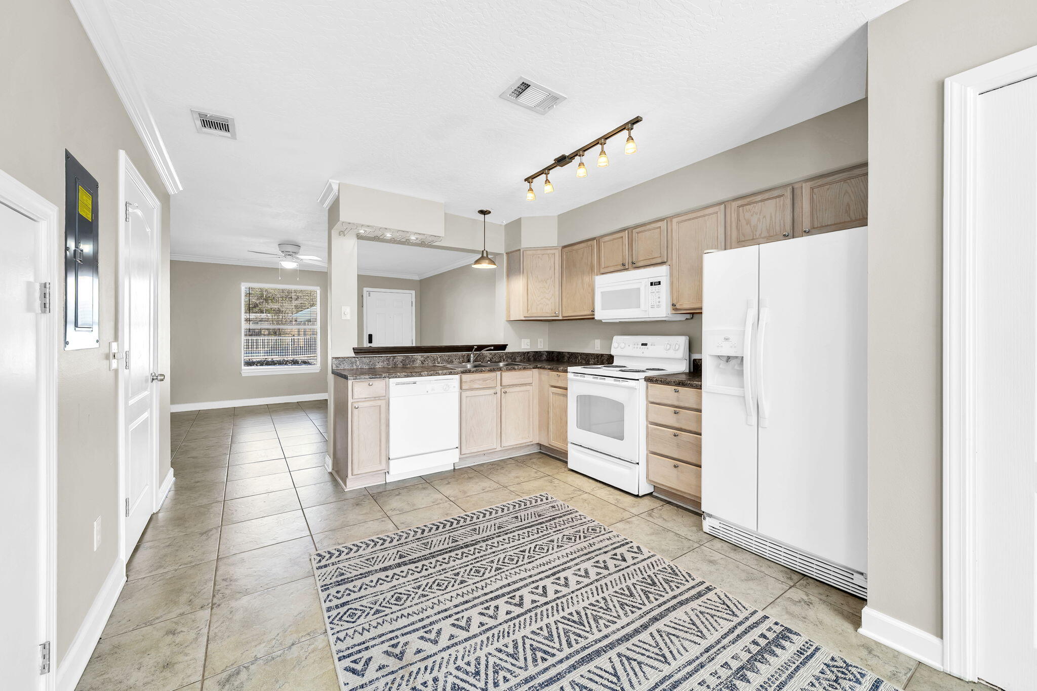 SHAY LIN T/H - Residential Lease