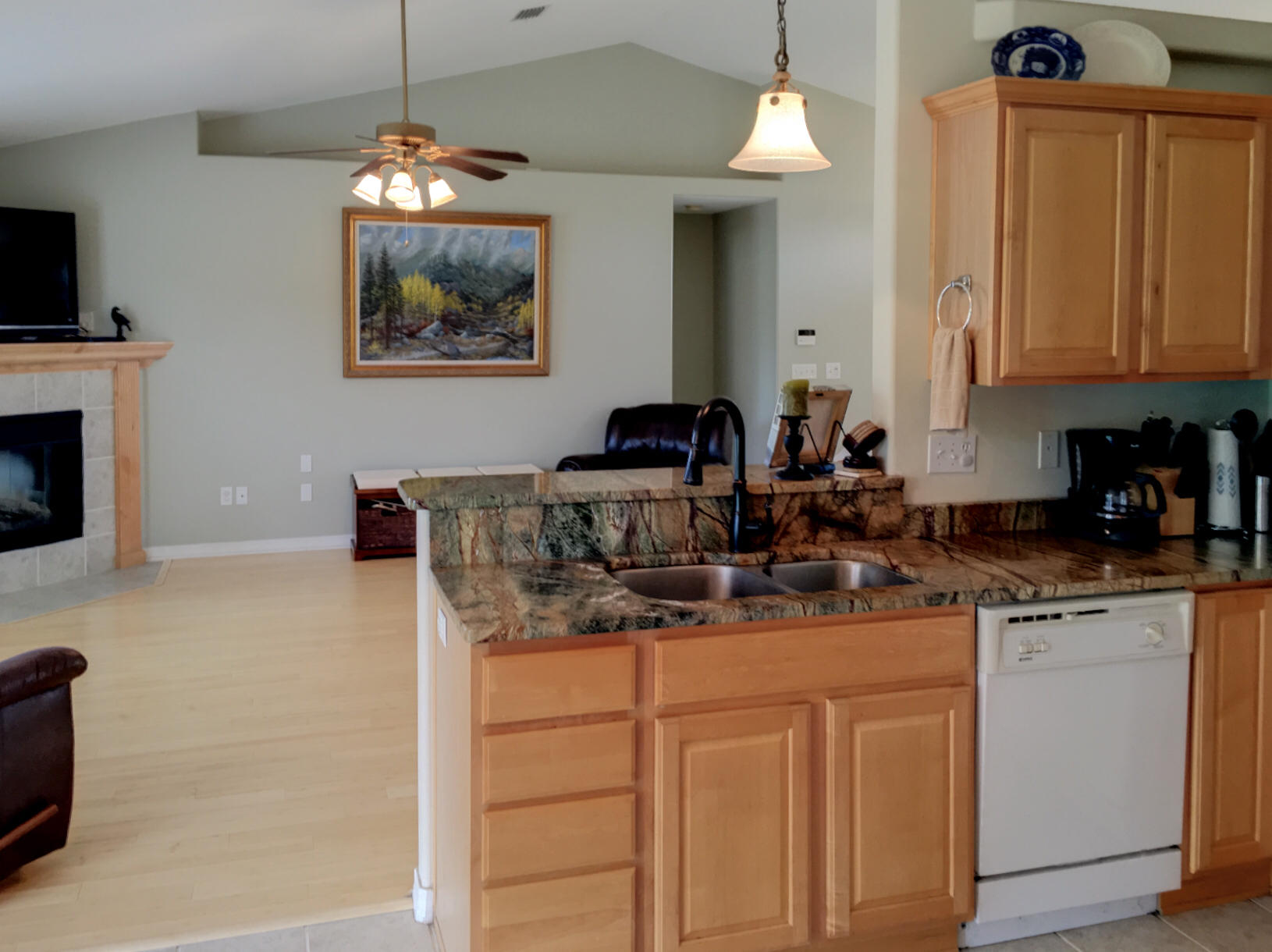 HOLLEY BY THE SEA - Residential