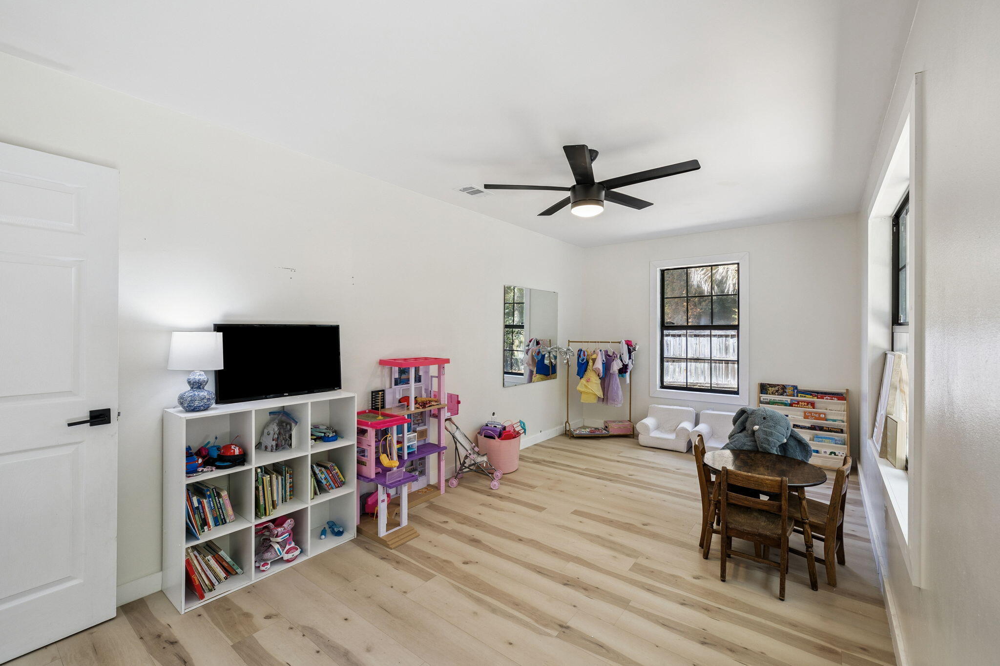 MEADOW WOODS - Residential