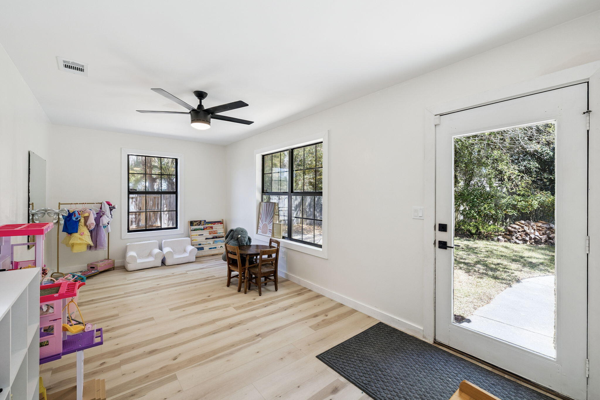 MEADOW WOODS - Residential