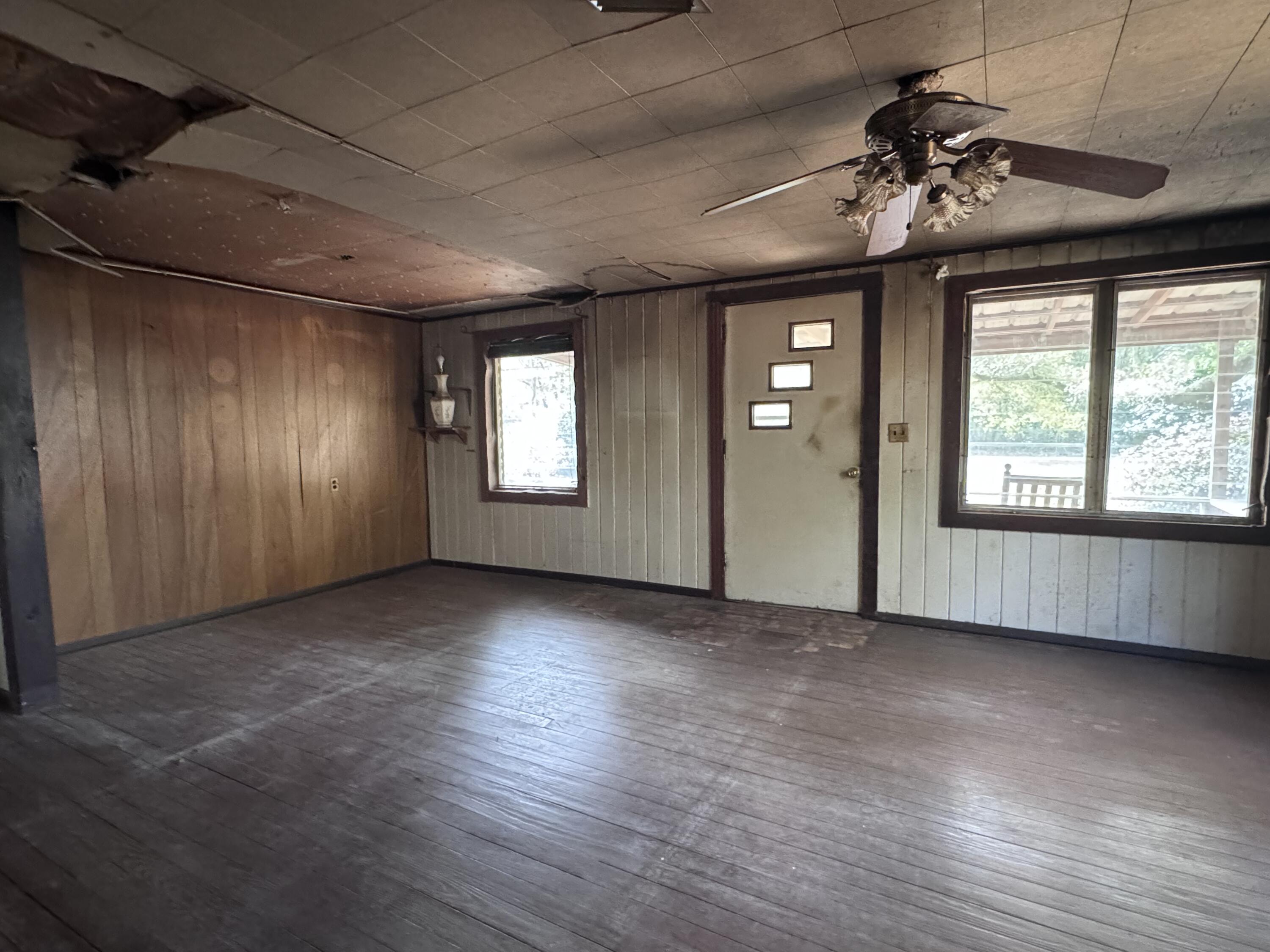 PALM LAKE 2ND ADDN UNREC - Residential