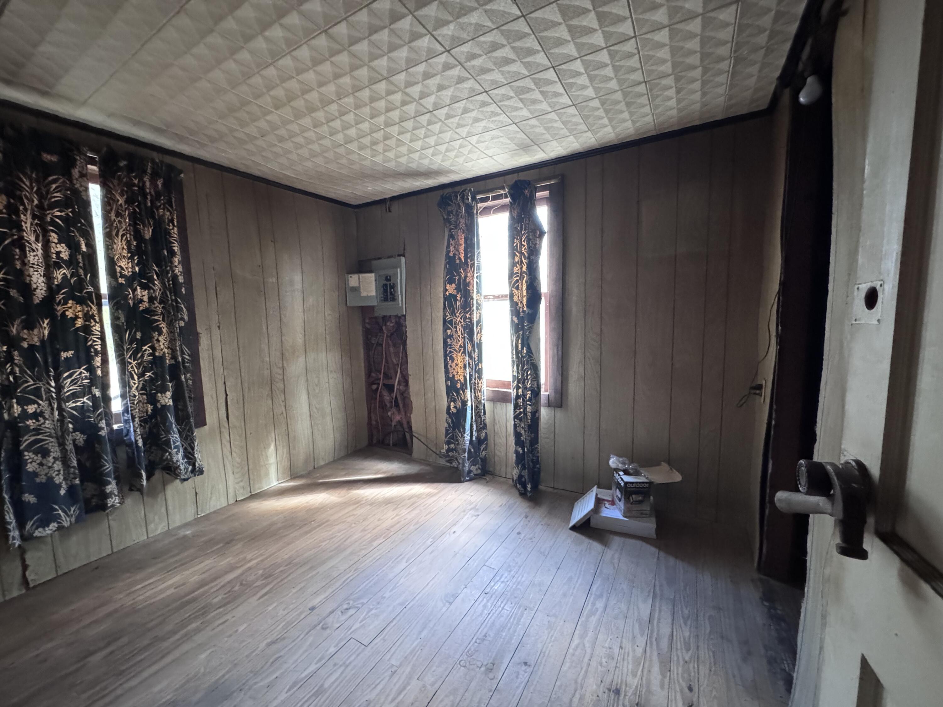 PALM LAKE 2ND ADDN UNREC - Residential