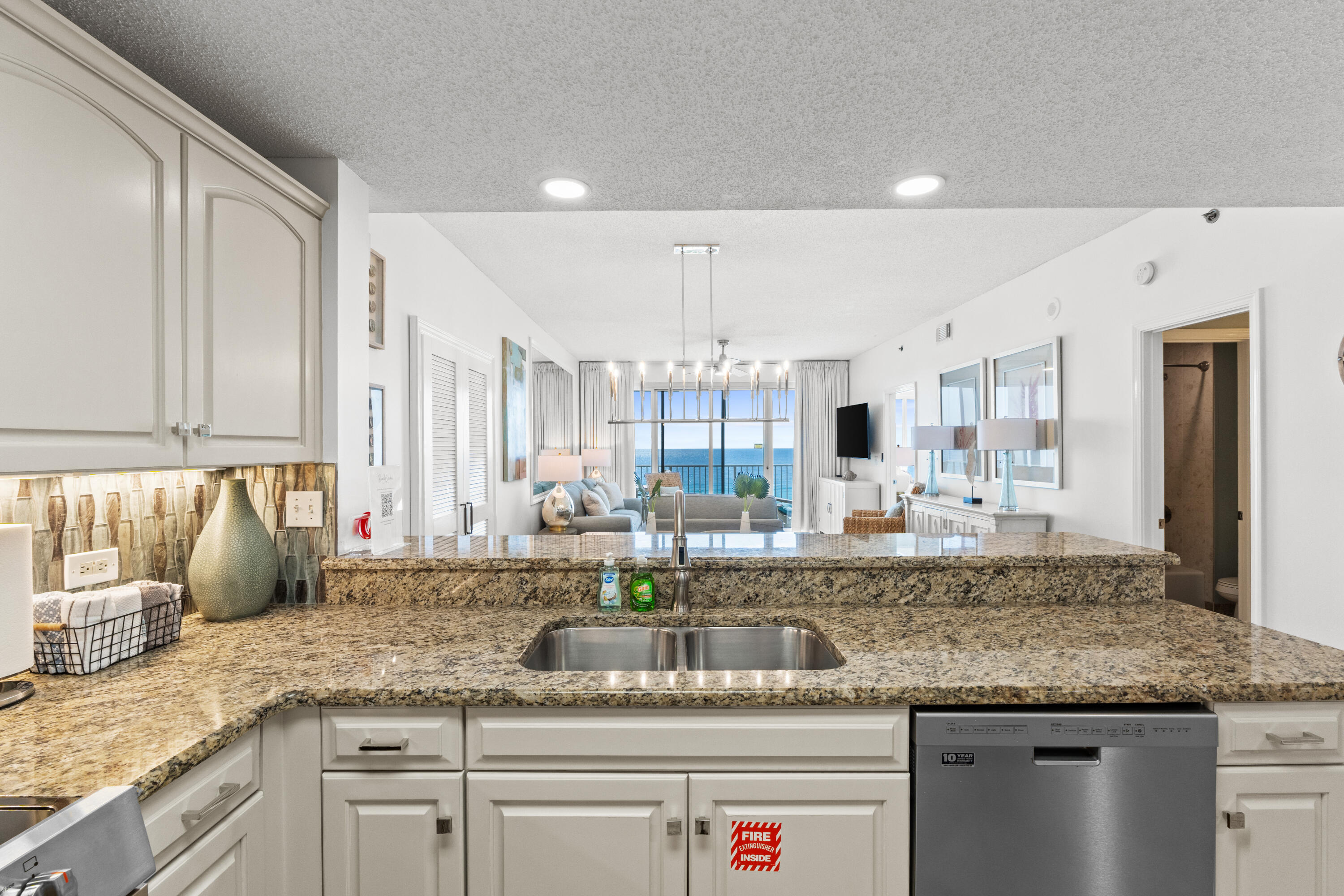 LEEWARD KEY - Residential