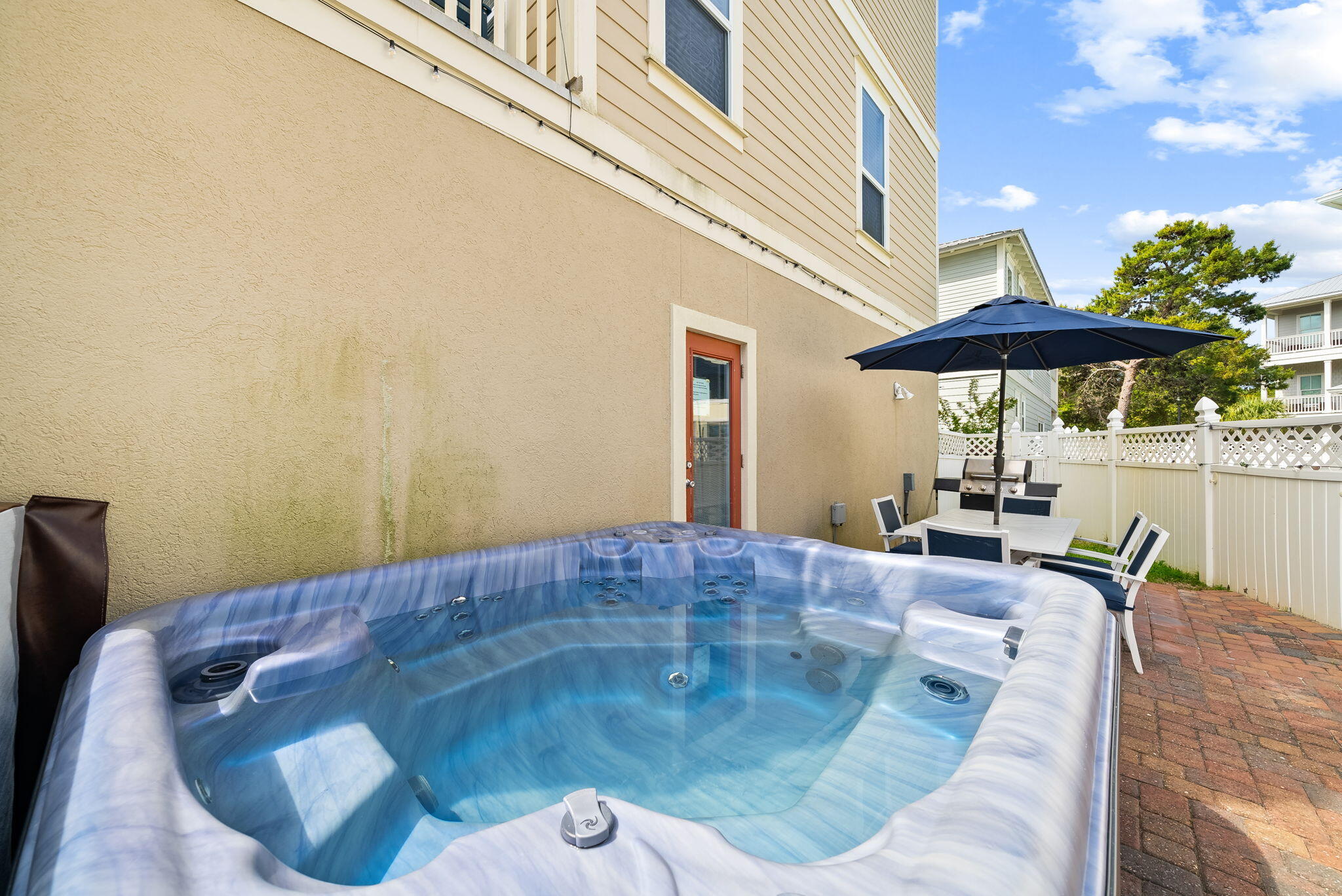 EMERALD WATERS VILLAGE - Residential