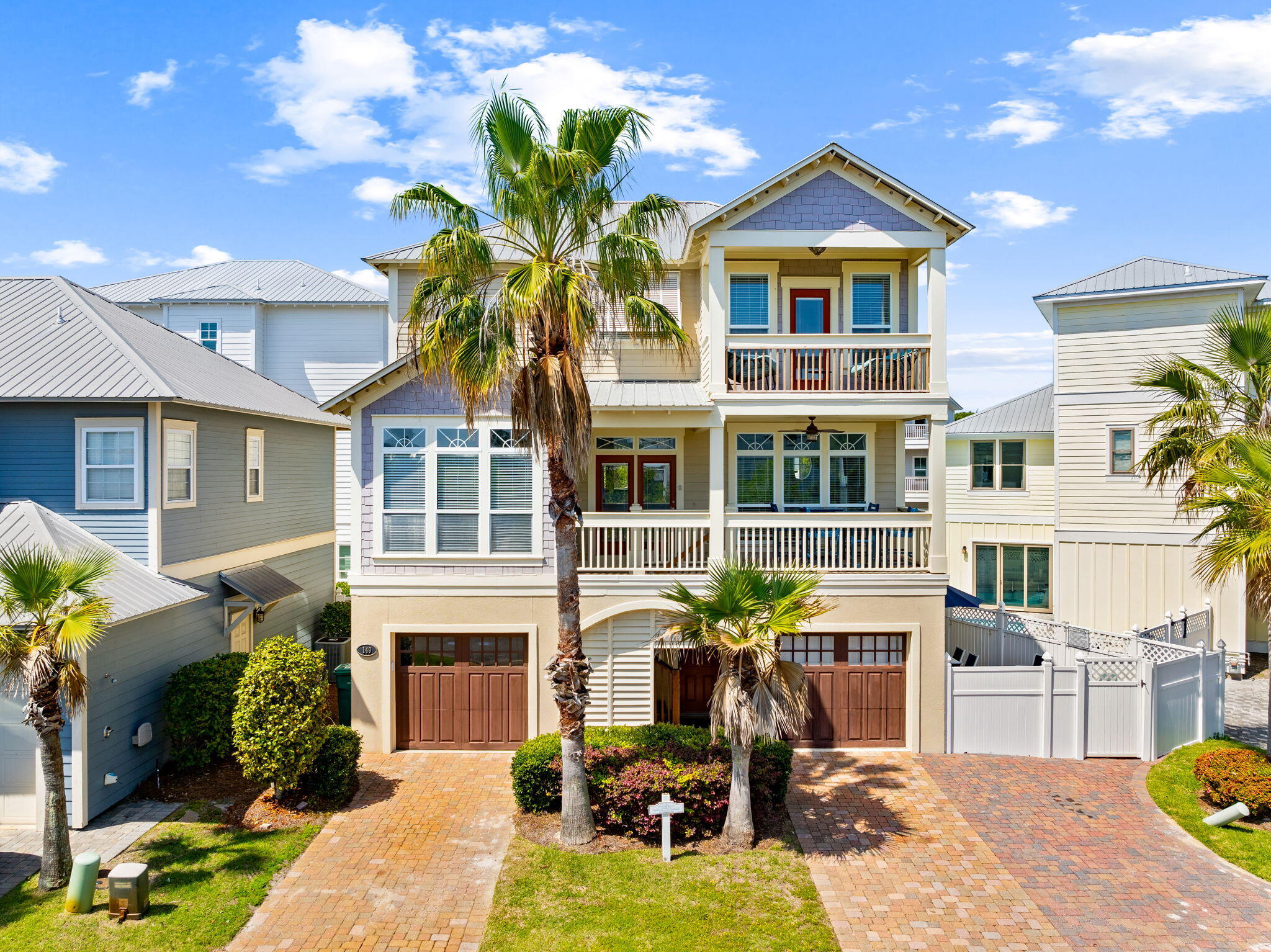 EMERALD WATERS VILLAGE - Residential