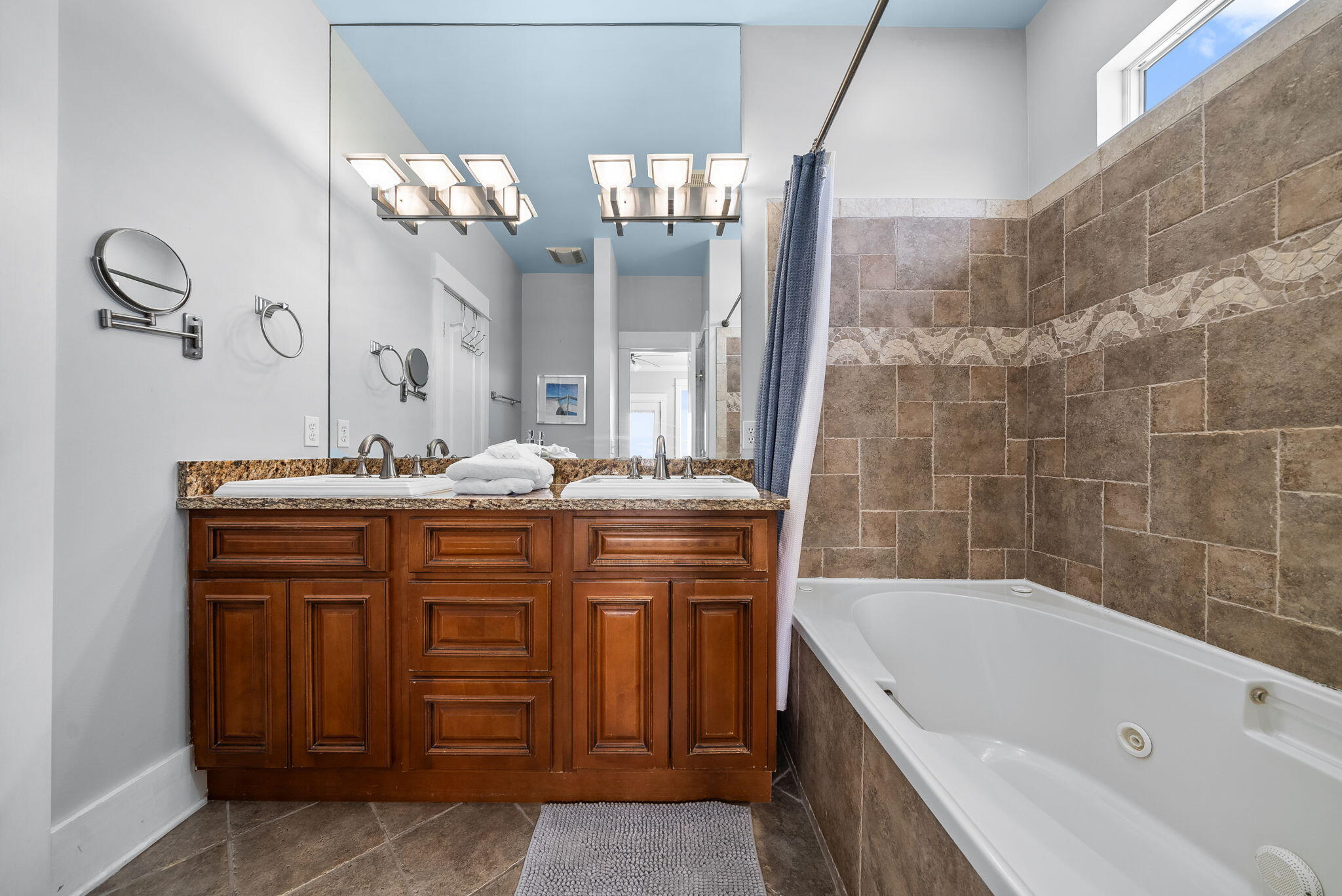 EMERALD WATERS VILLAGE - Residential