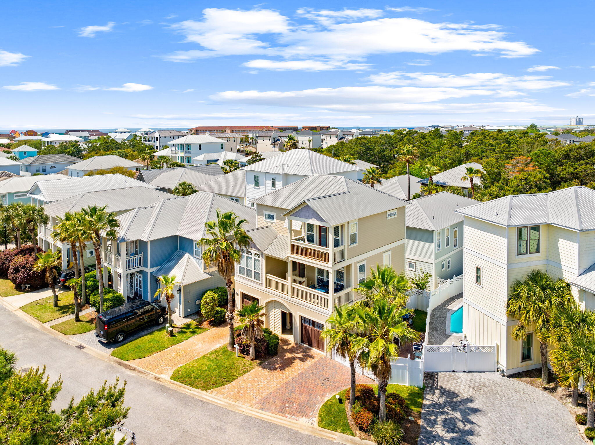 EMERALD WATERS VILLAGE - Residential