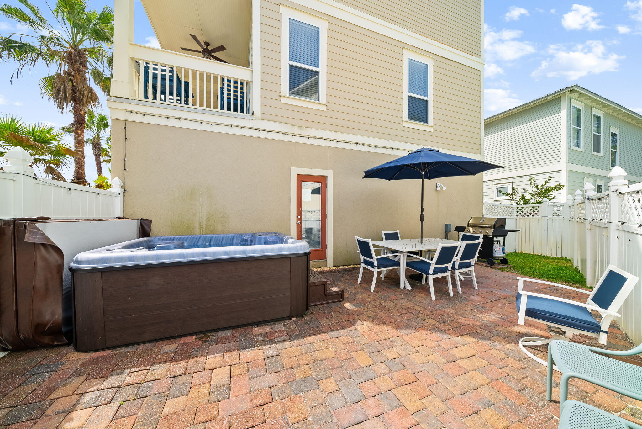 EMERALD WATERS VILLAGE - Residential