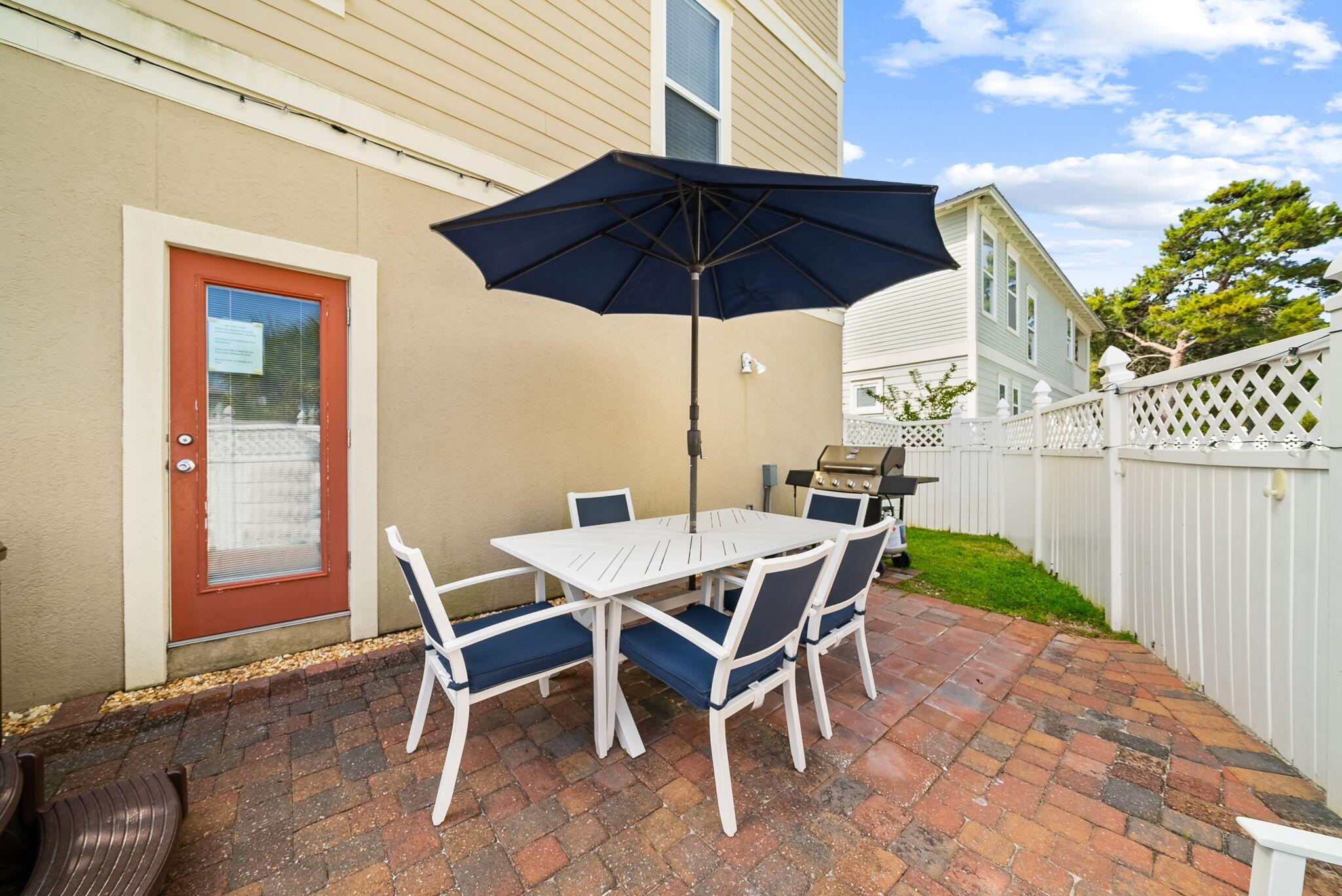 EMERALD WATERS VILLAGE - Residential