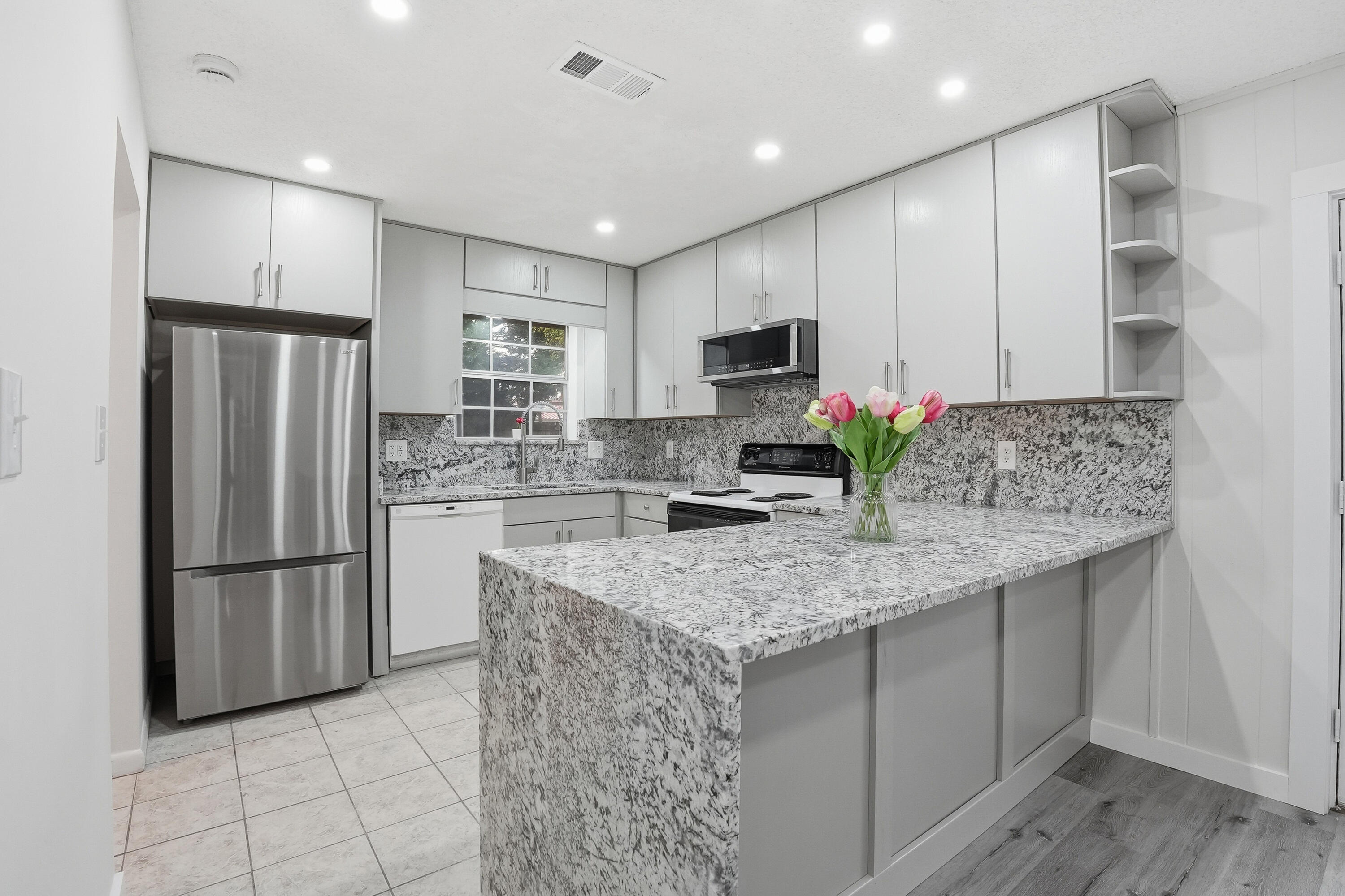 Casa Loma - Residential