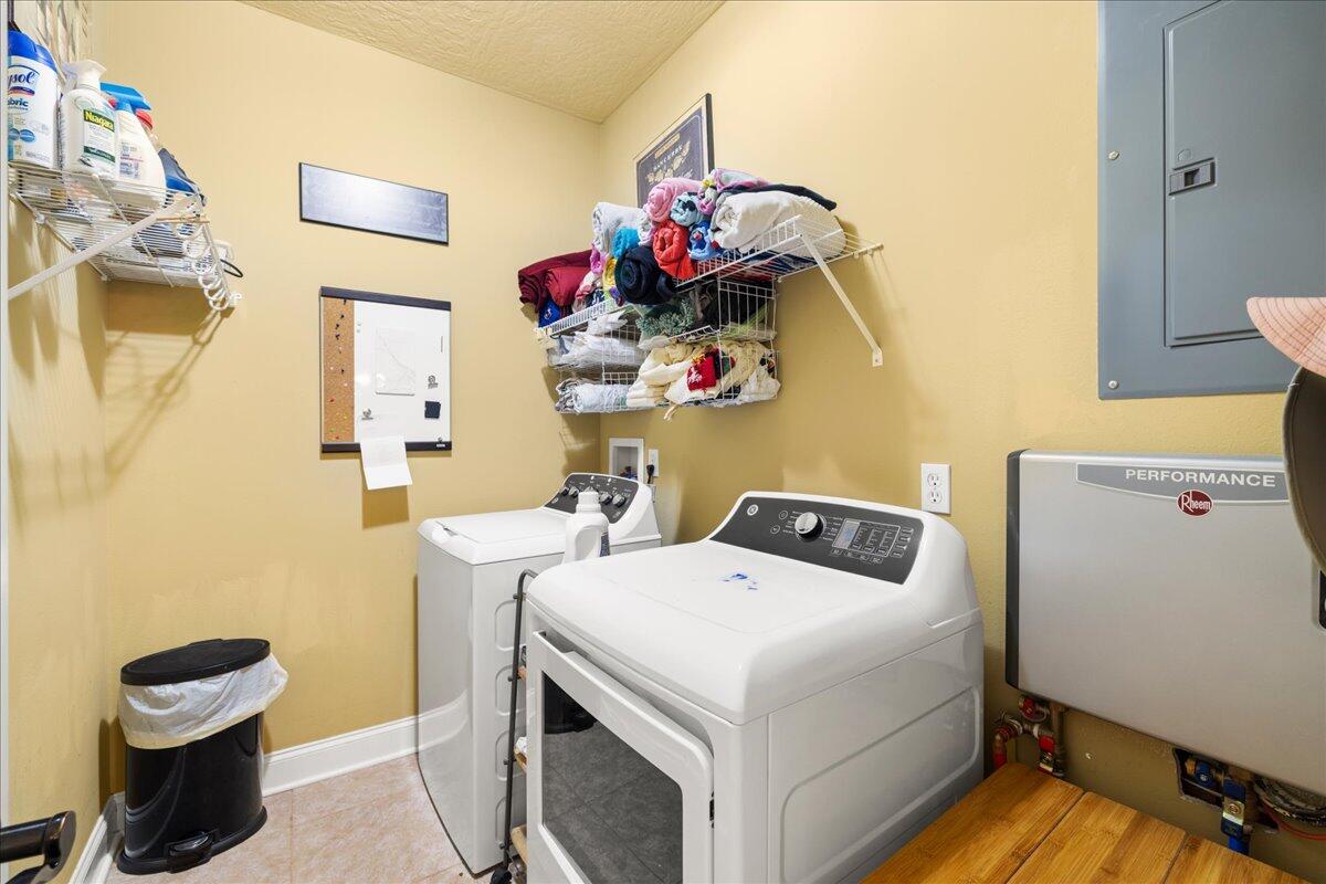 PLANTATION OAKS OF MARY ESTHER - Residential