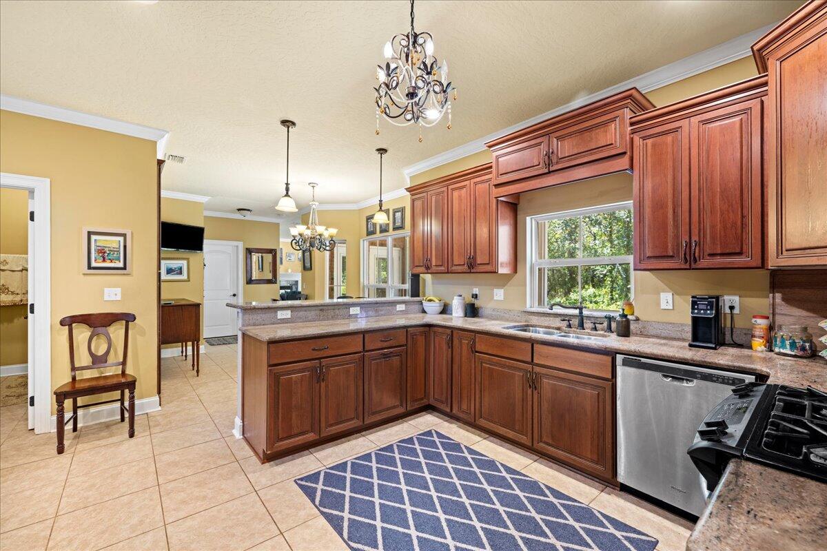 PLANTATION OAKS OF MARY ESTHER - Residential