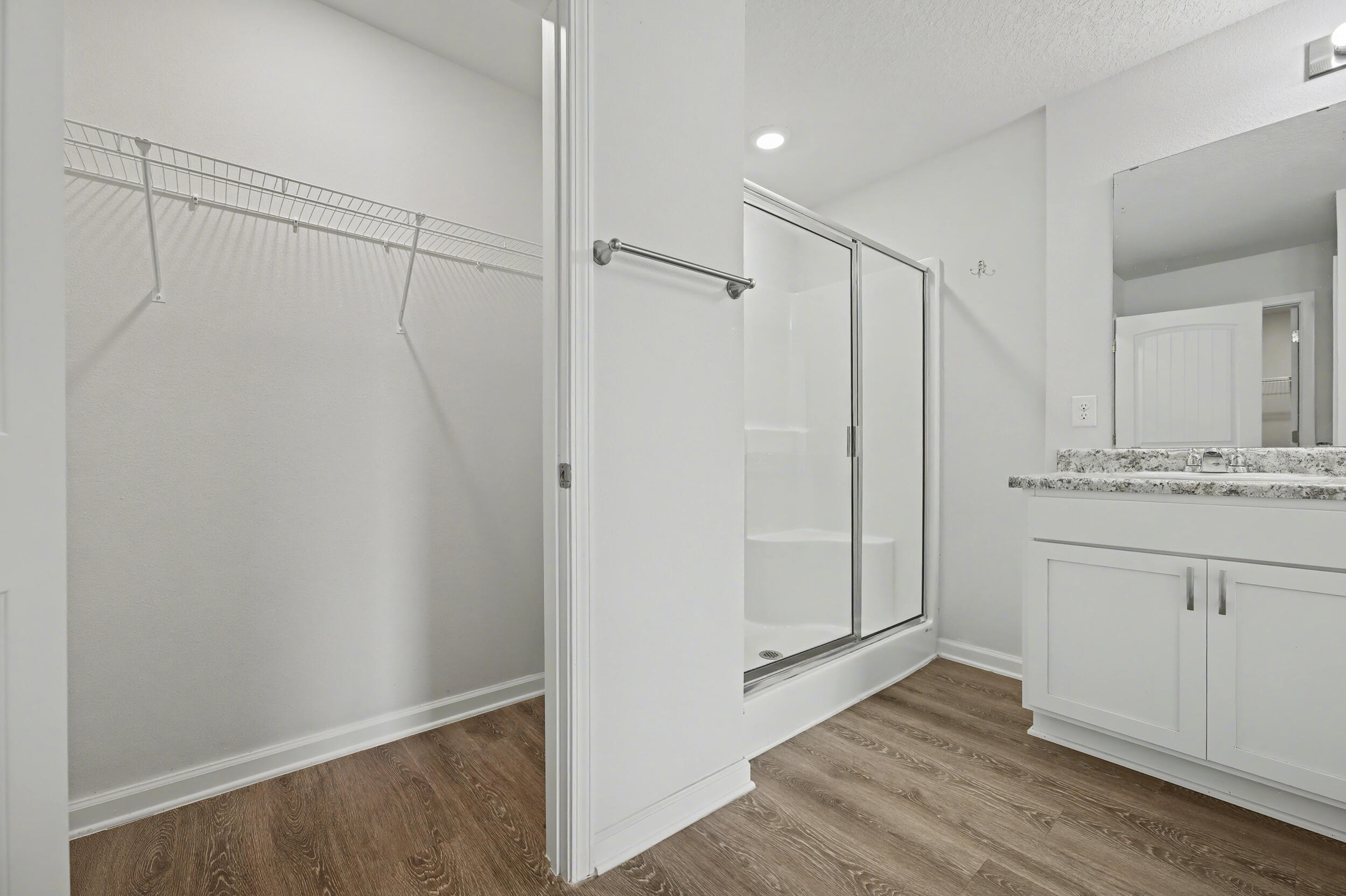 LAKERIDGE EST - Residential