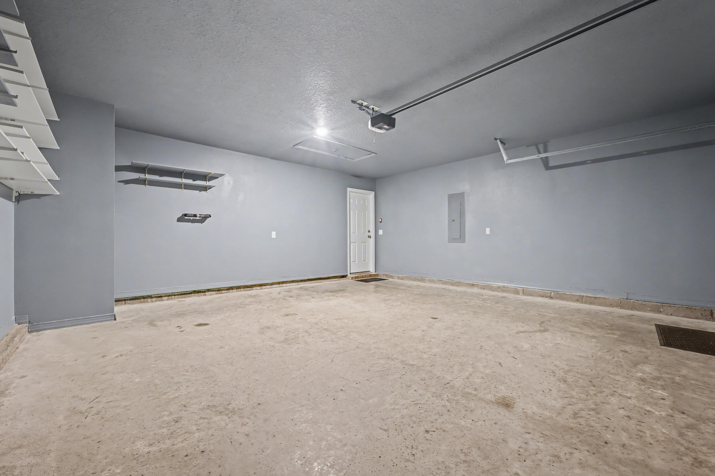 LAKERIDGE EST - Residential