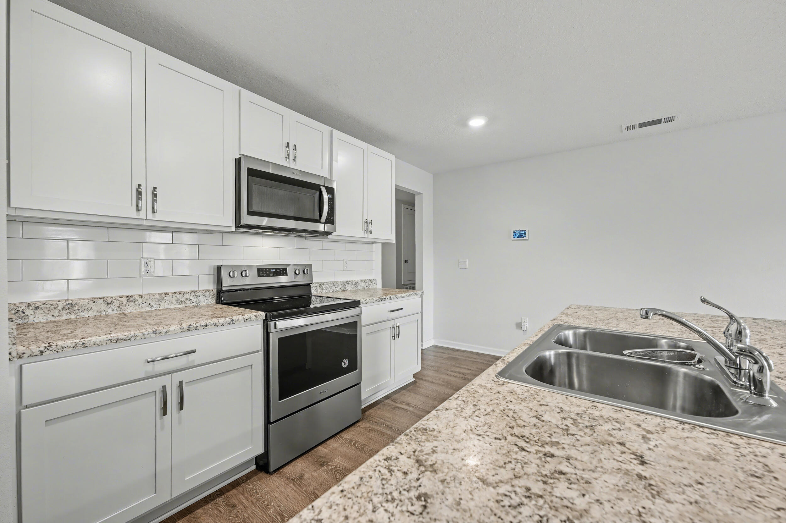 LAKERIDGE EST - Residential