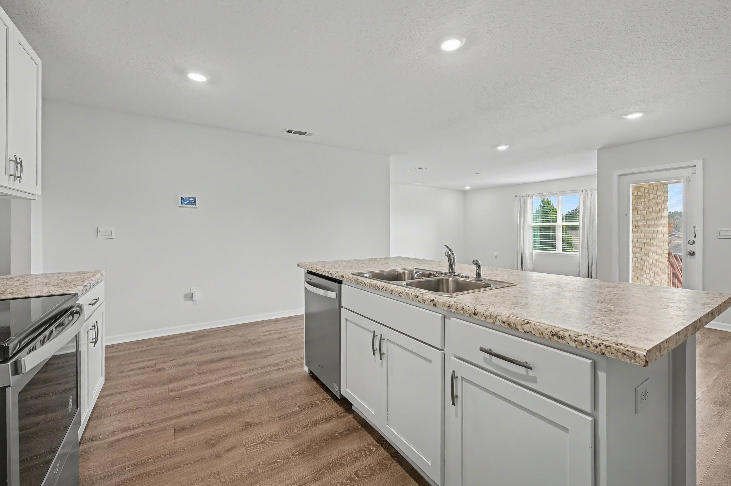 LAKERIDGE EST - Residential