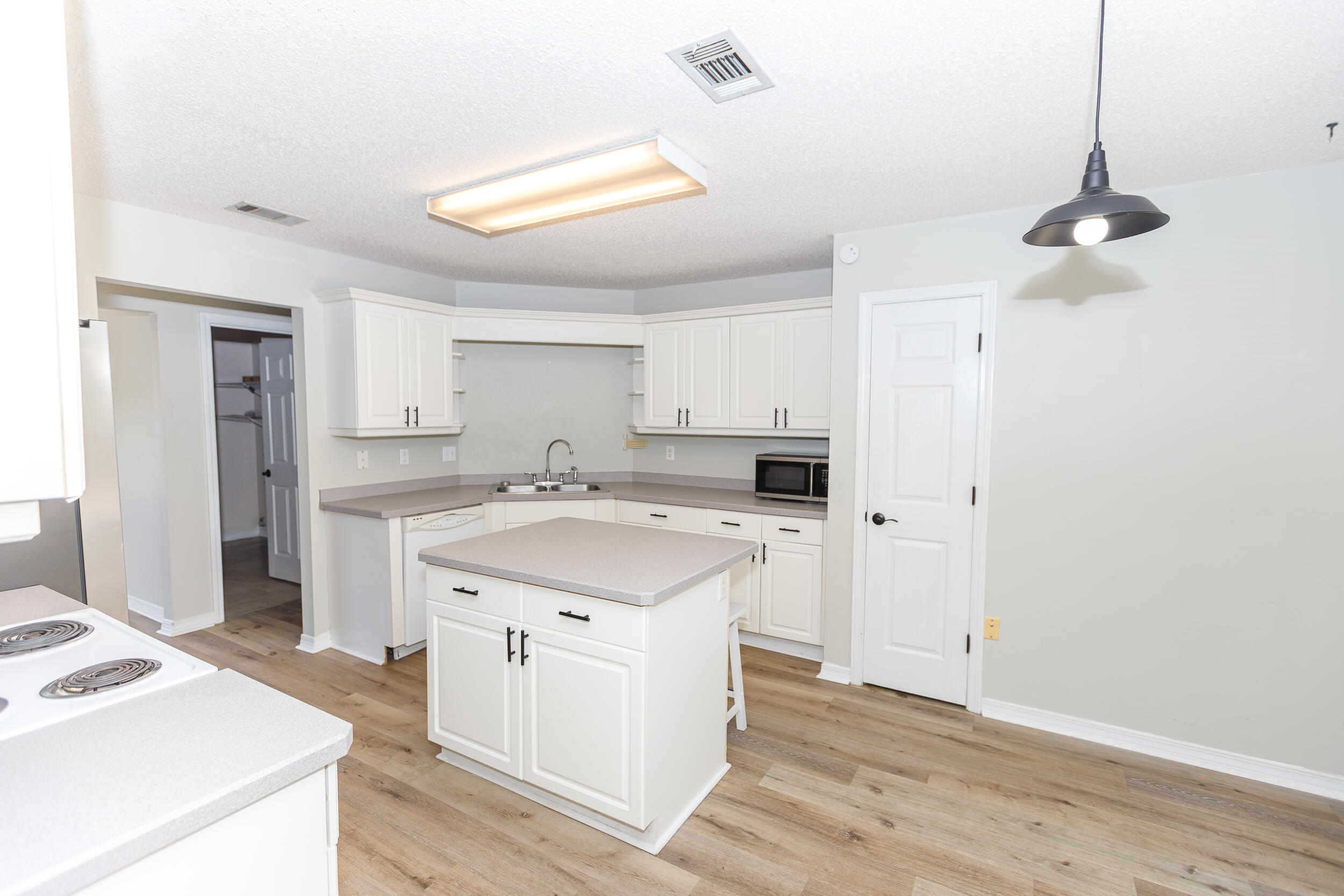 COUNTRYVIEW ESTATES 4TH ADDN - Residential