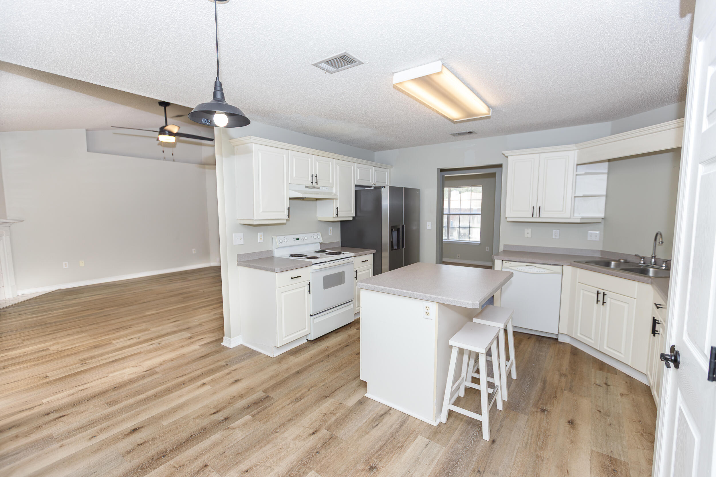 COUNTRYVIEW ESTATES 4TH ADDN - Residential