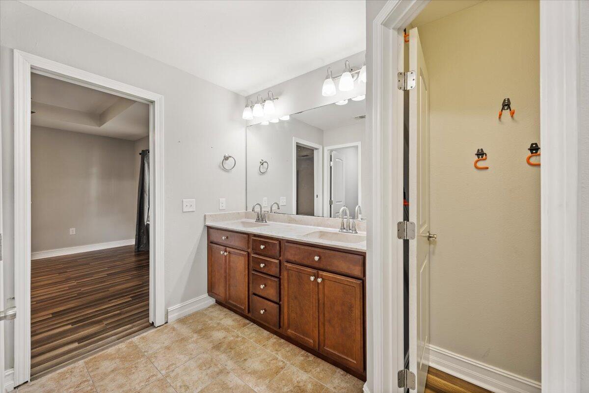 RIVER OAKS - Residential