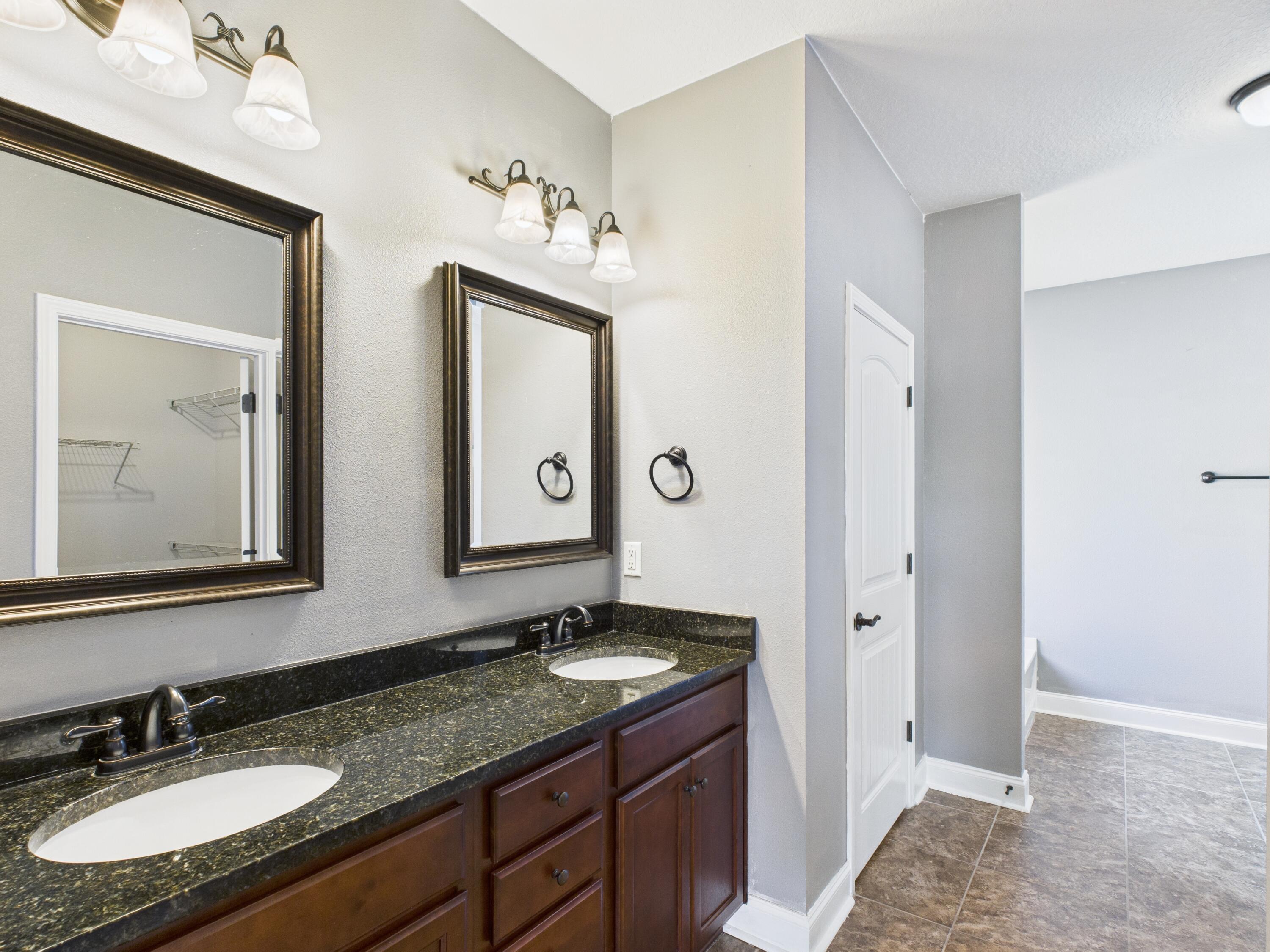 PLANTATION OAKS S/D - Residential Lease