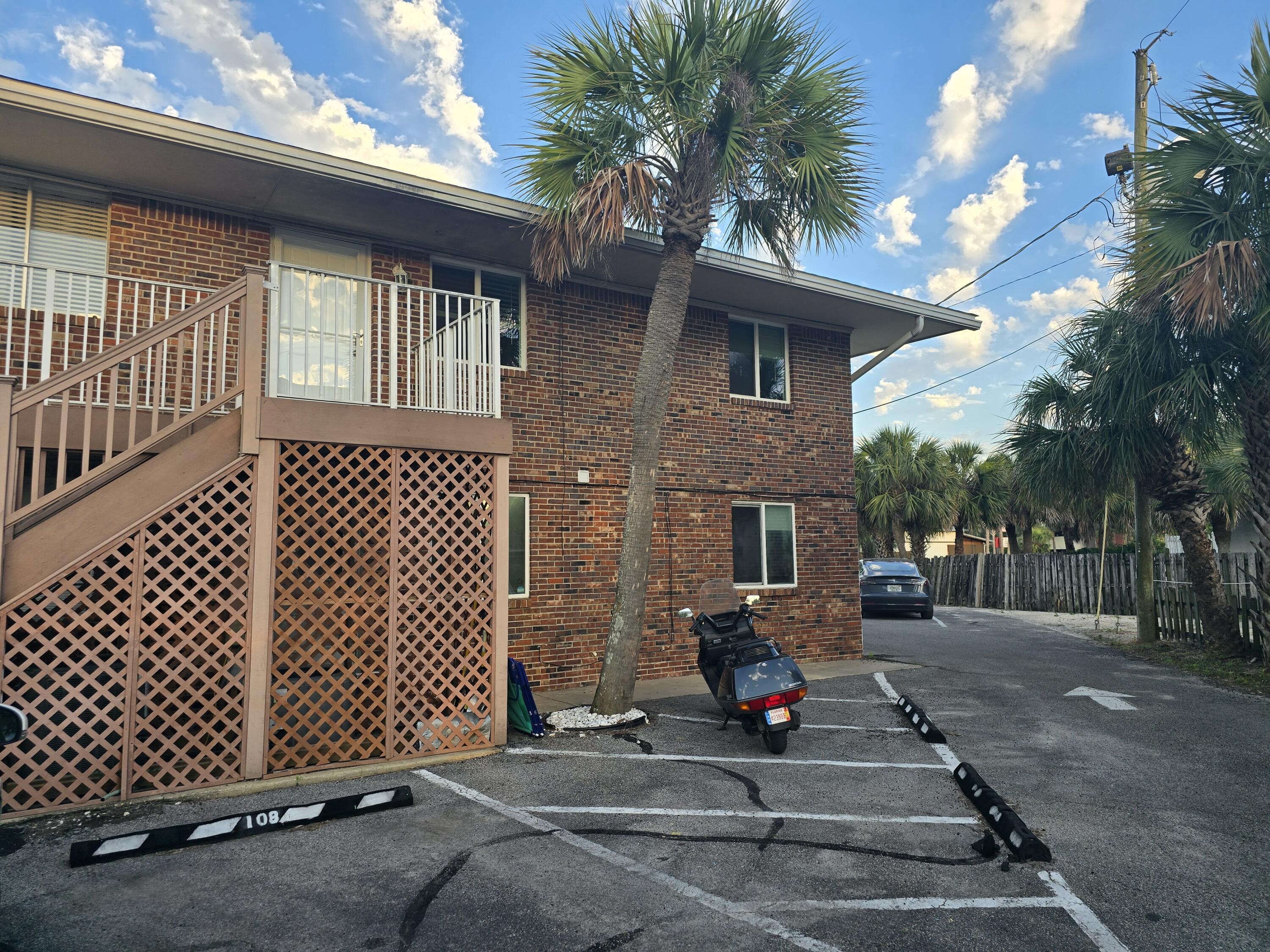 BREAKERS WEST - Residential