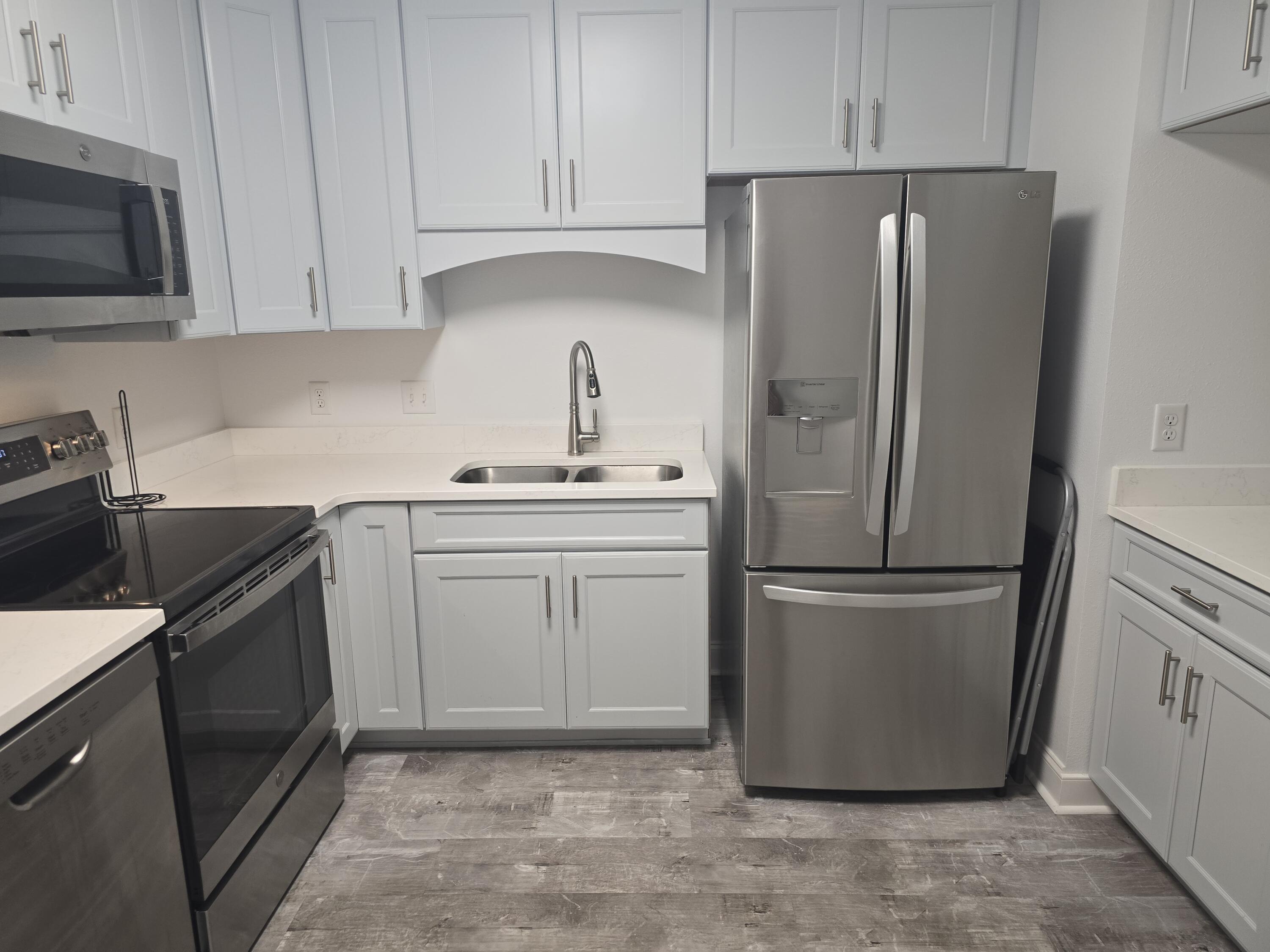 BREAKERS WEST - Residential