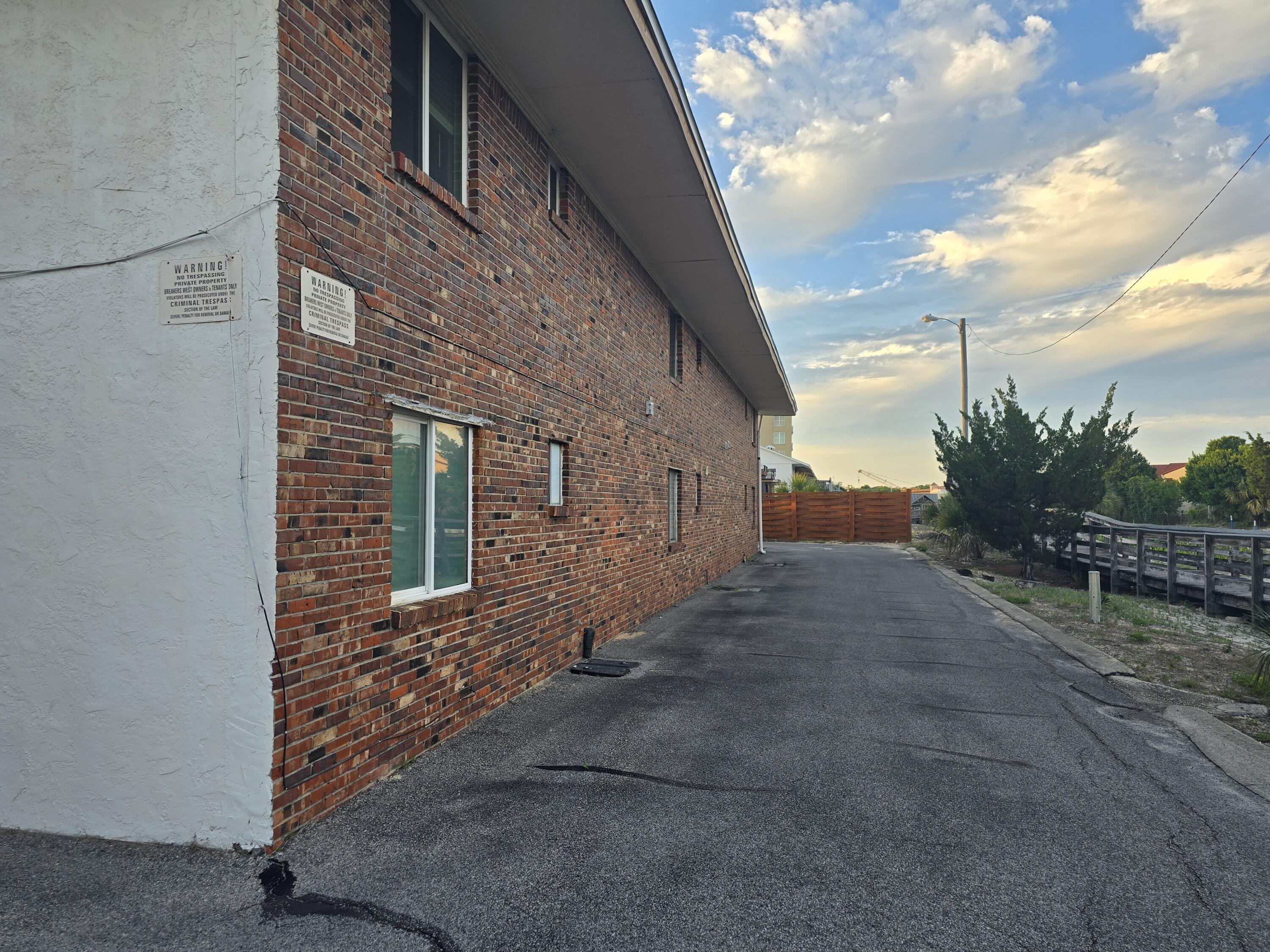 BREAKERS WEST - Residential