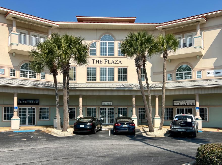 Well-maintained office space available in The Plaza, centrally located in the heart of Destin. This suite includes a private bathroom, dedicated storage area, and offers excellent visibility and accessibility. Ideal for a variety of professional uses. Don't miss this opportunity to establish your business in one of Destin's most convenient commercial centers.