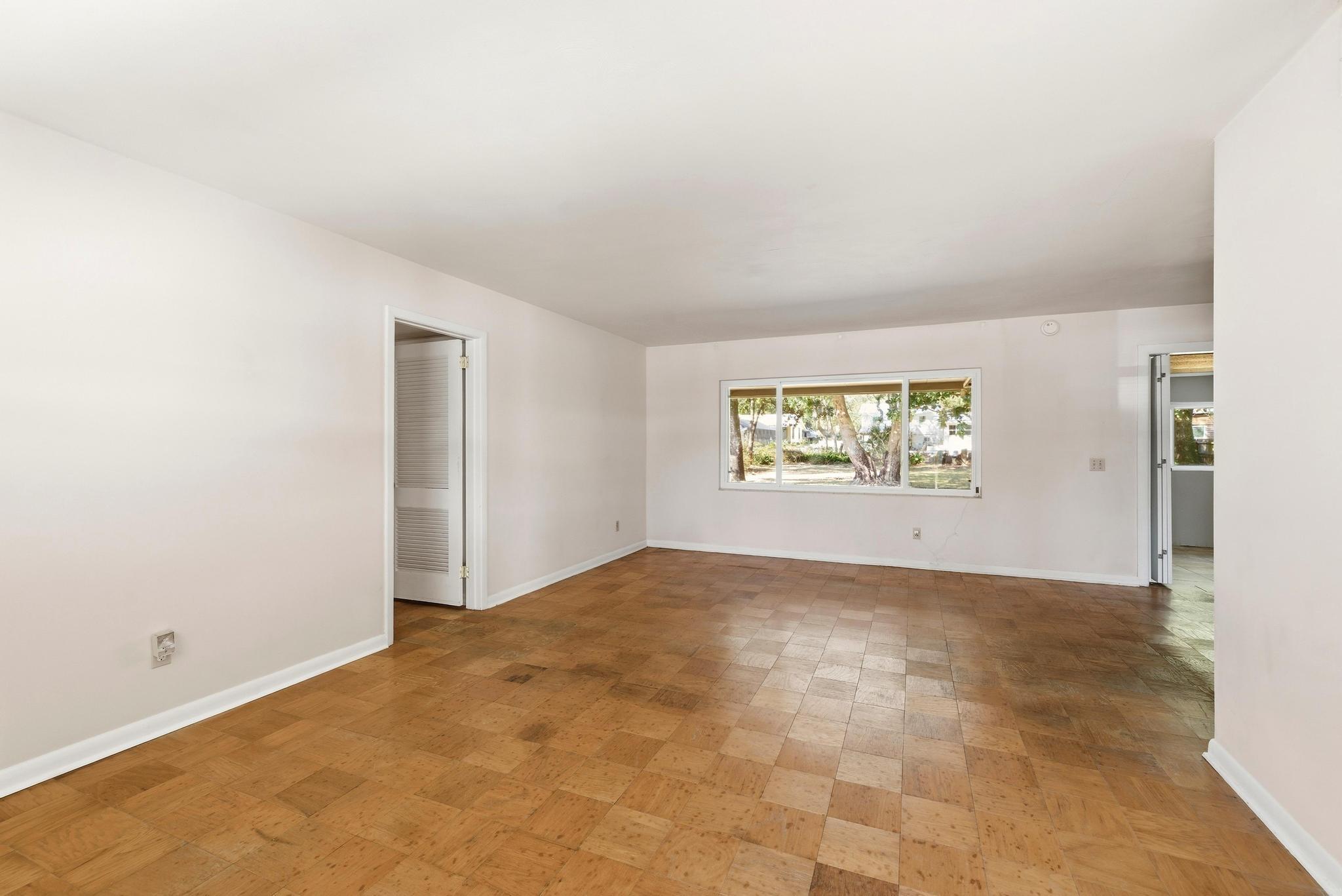 VILLA RUSS PARK - Residential