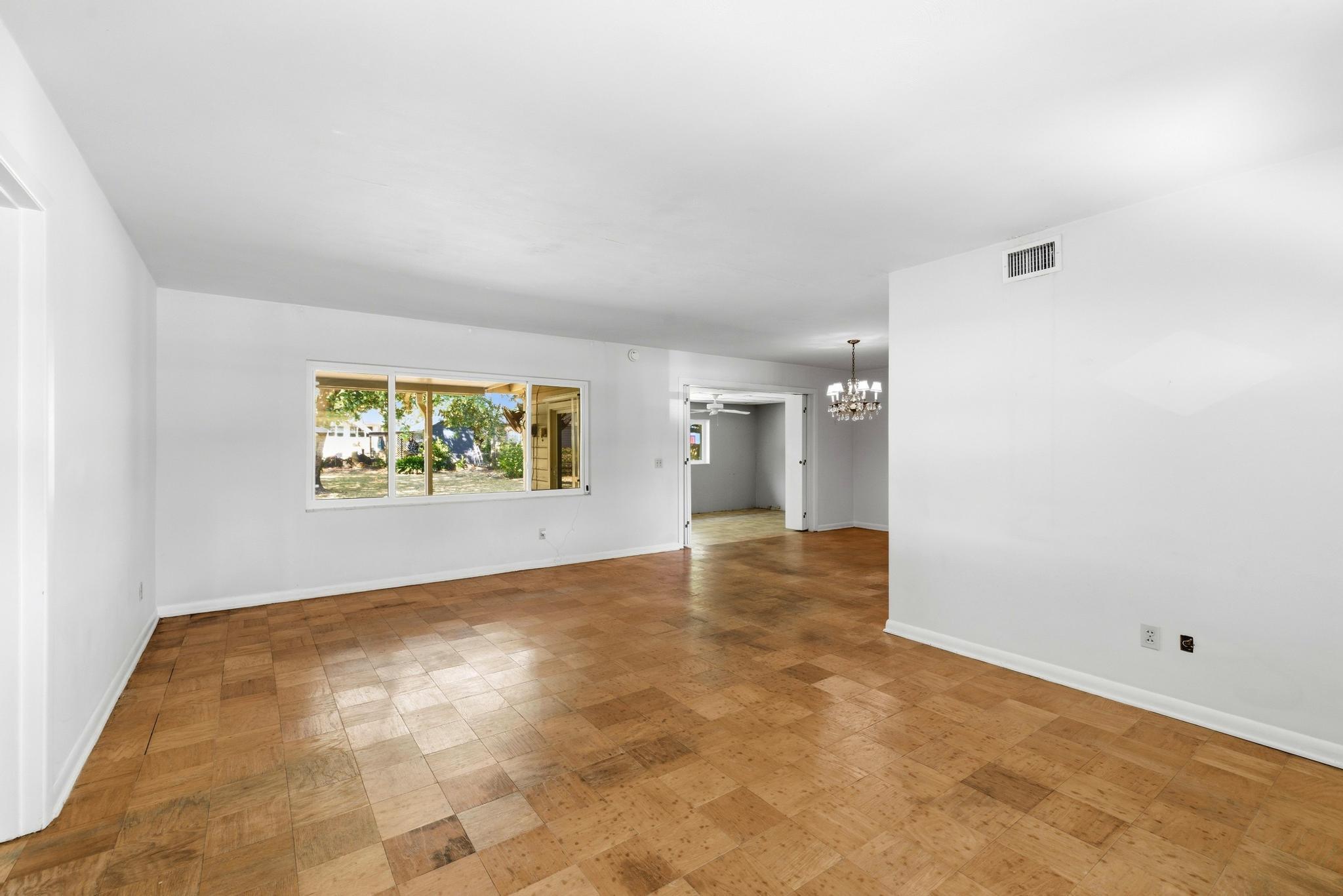 VILLA RUSS PARK - Residential