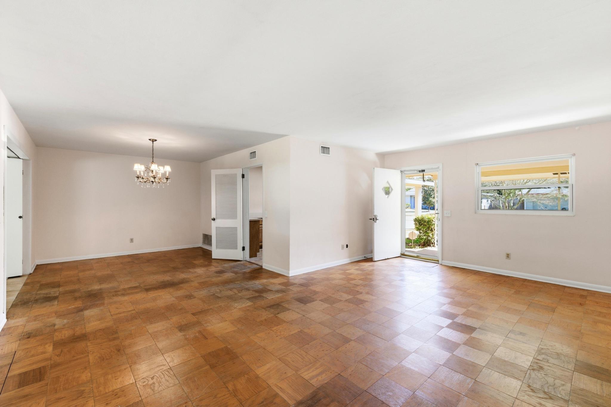 VILLA RUSS PARK - Residential