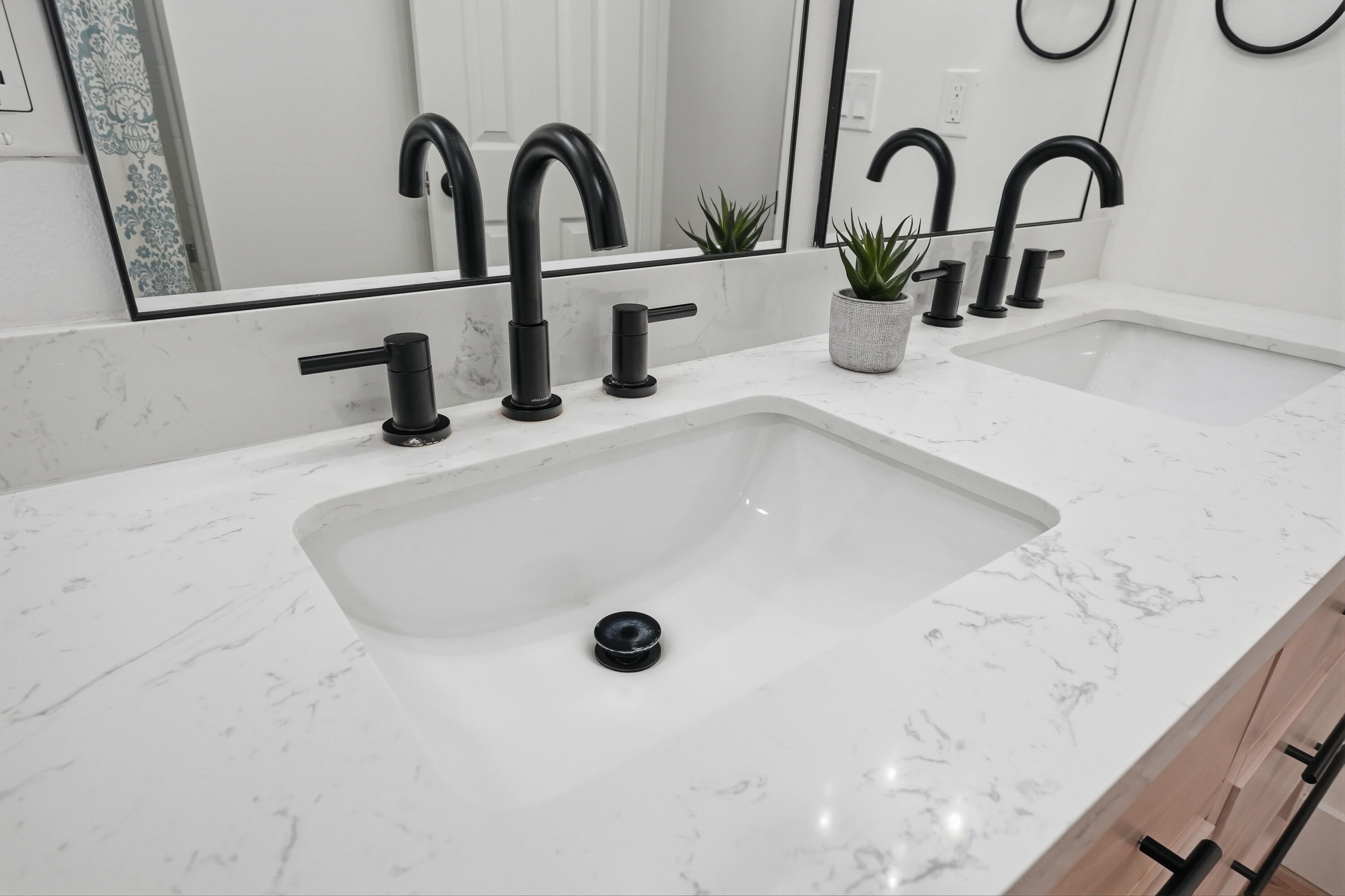 LAKE LORRAINE EST - Residential