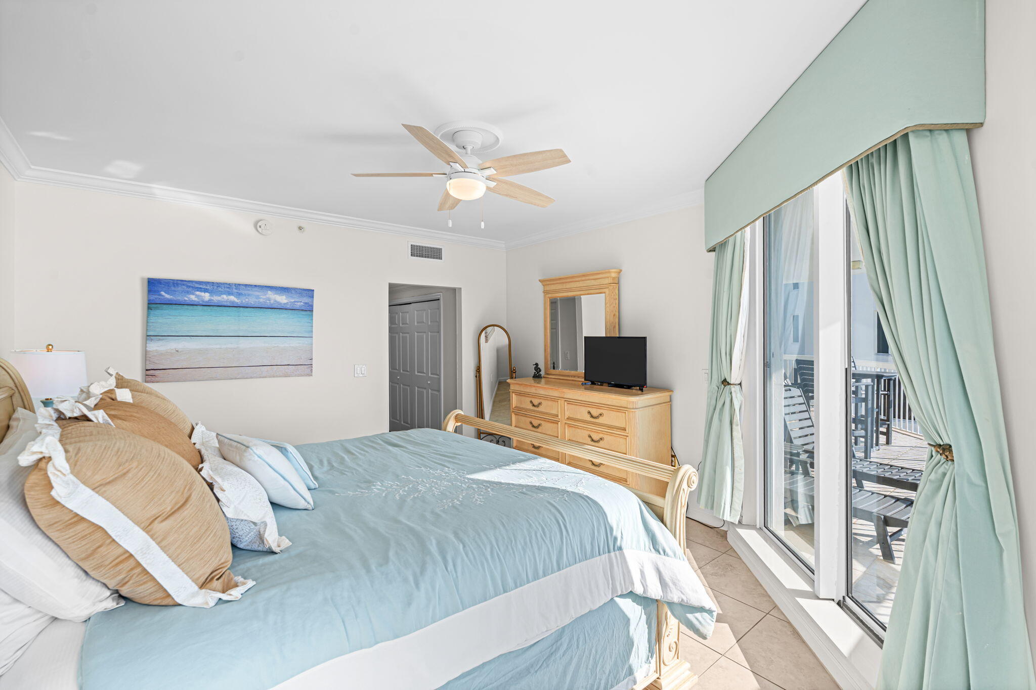 SILVER BEACH TOWERS - Residential