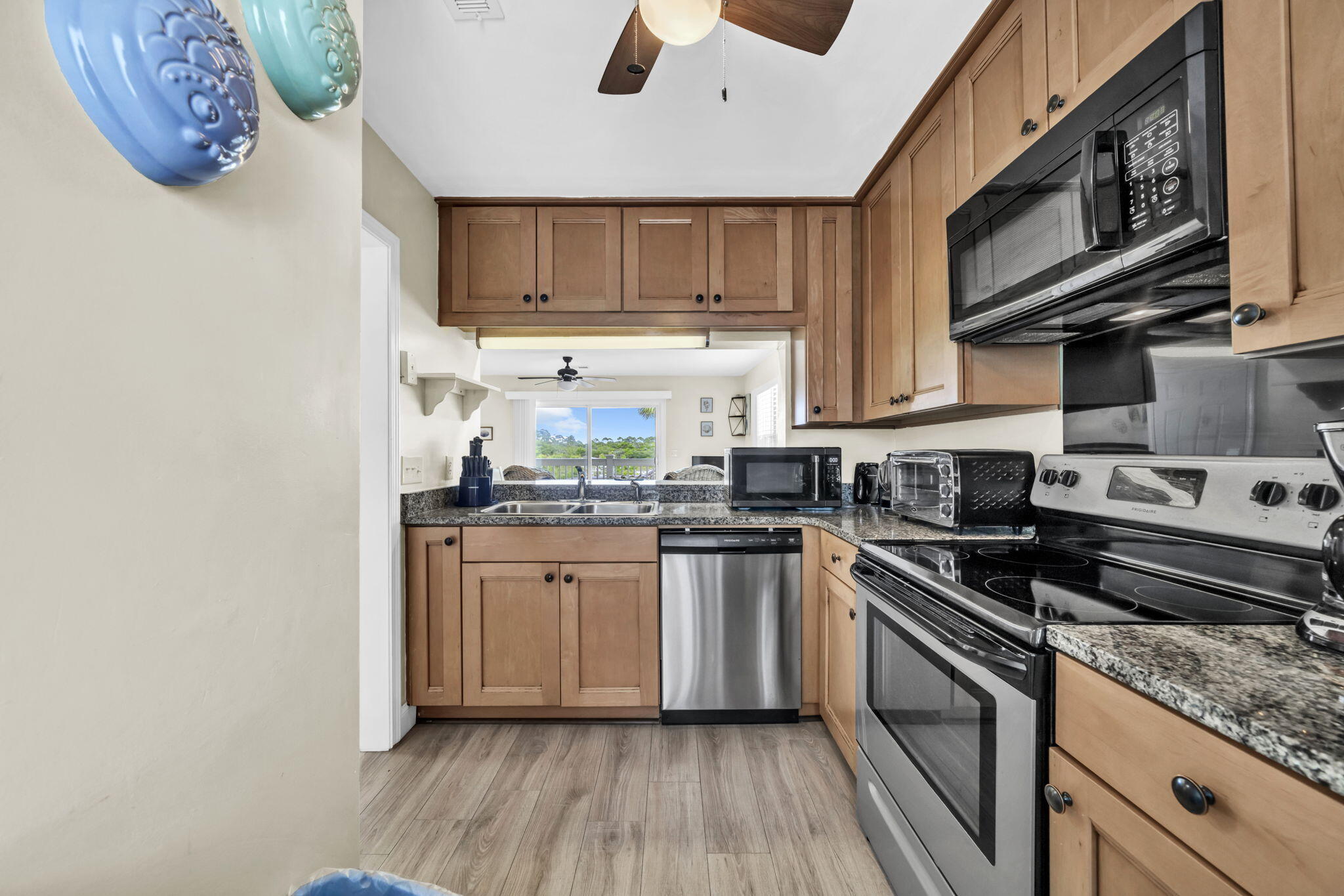 SHORELINE T/H - Residential