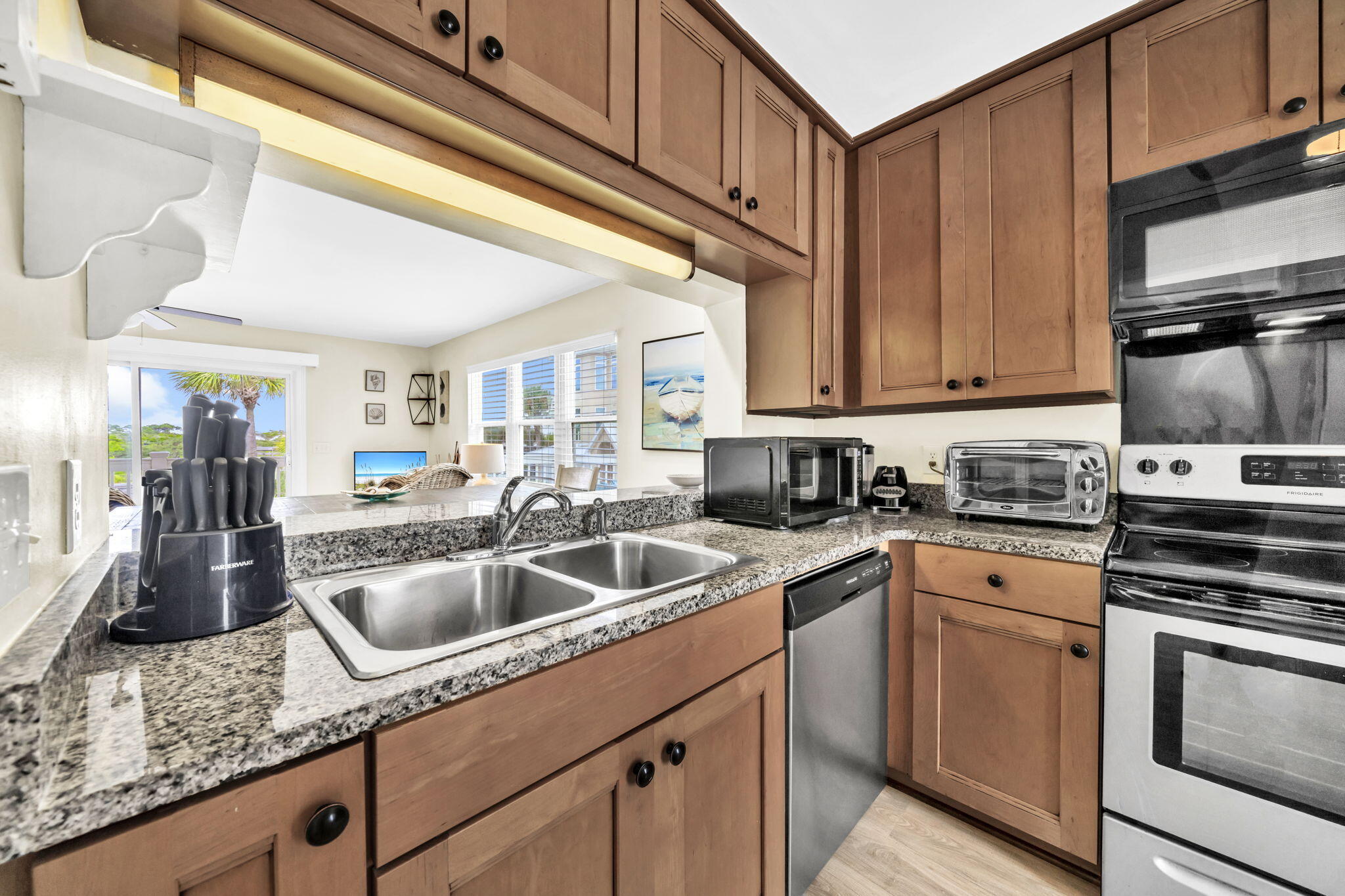 SHORELINE T/H - Residential